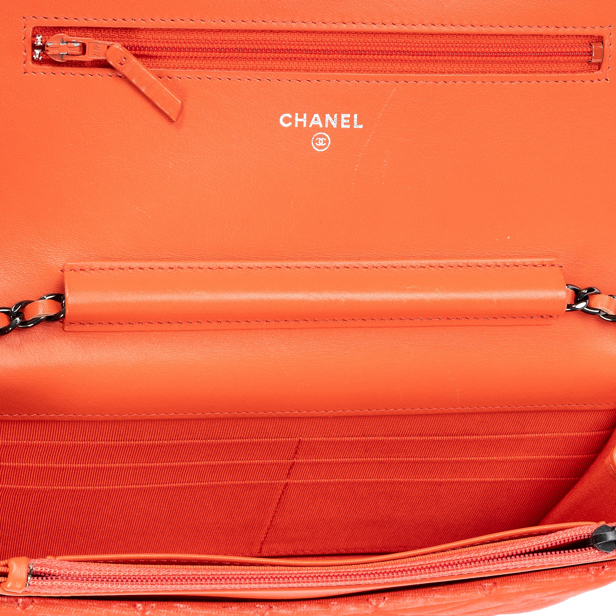 Classic Timeless Wallet on Chain 