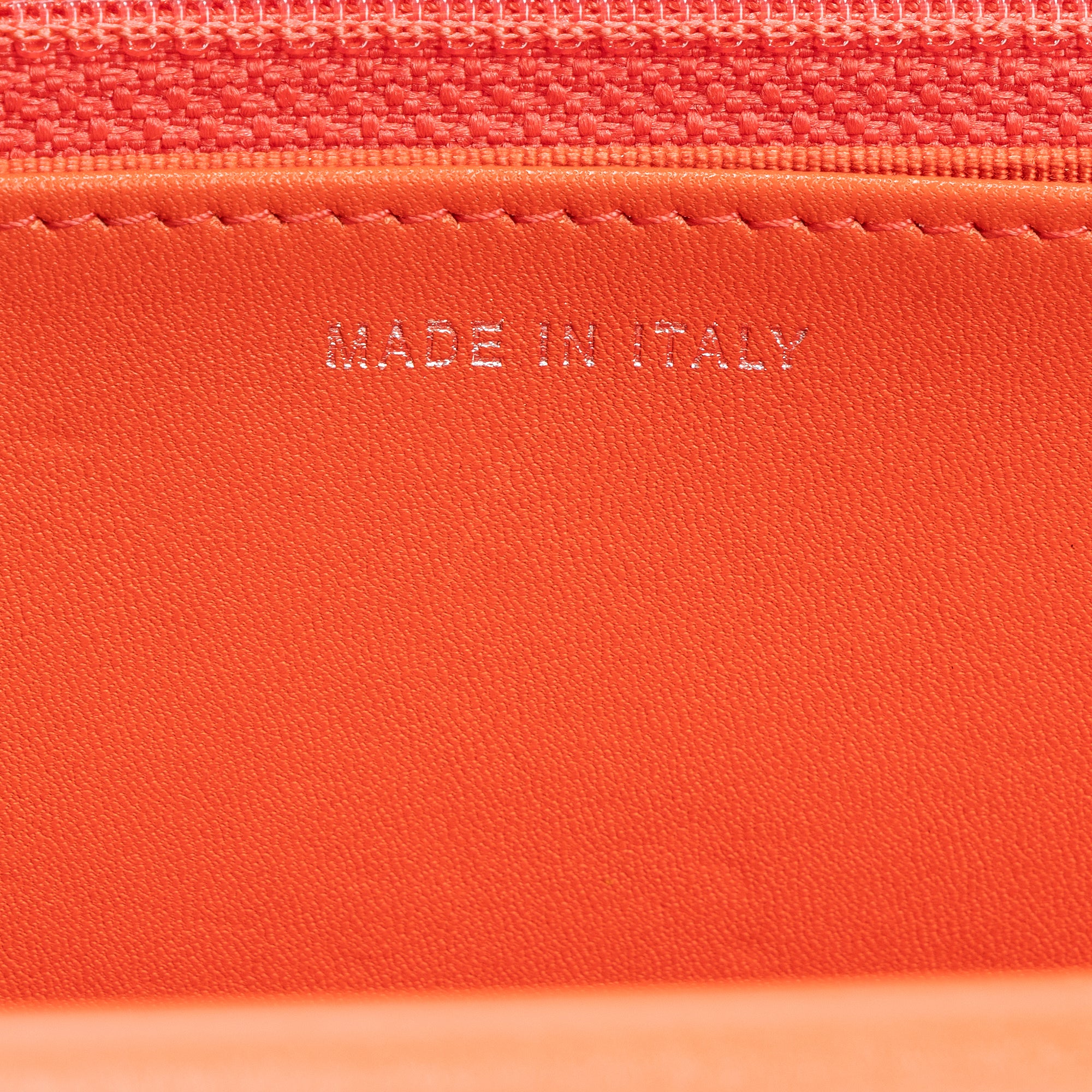 Classic Timeless Wallet on Chain 