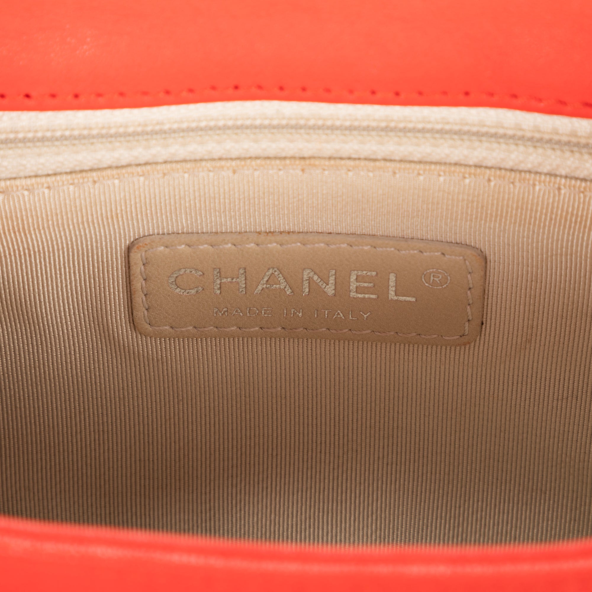 Chain Around Flap Small