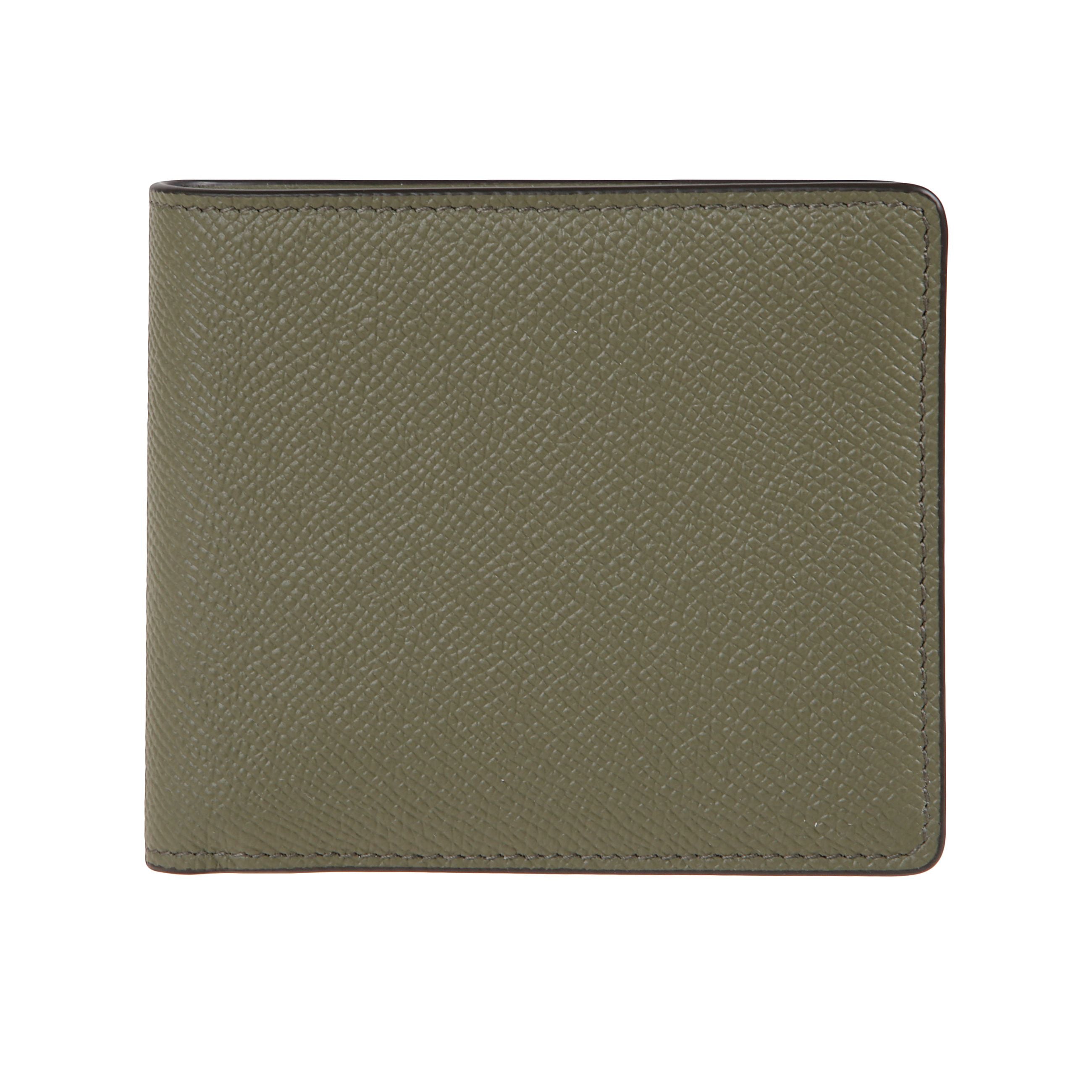 Portafoglio bi-fold in pelle. interno con slot multipli per schede, due scomparti per banconote e due tasche a fessura. con iconiche impunture bianche sul retro e firma maison margiela allâinterno.