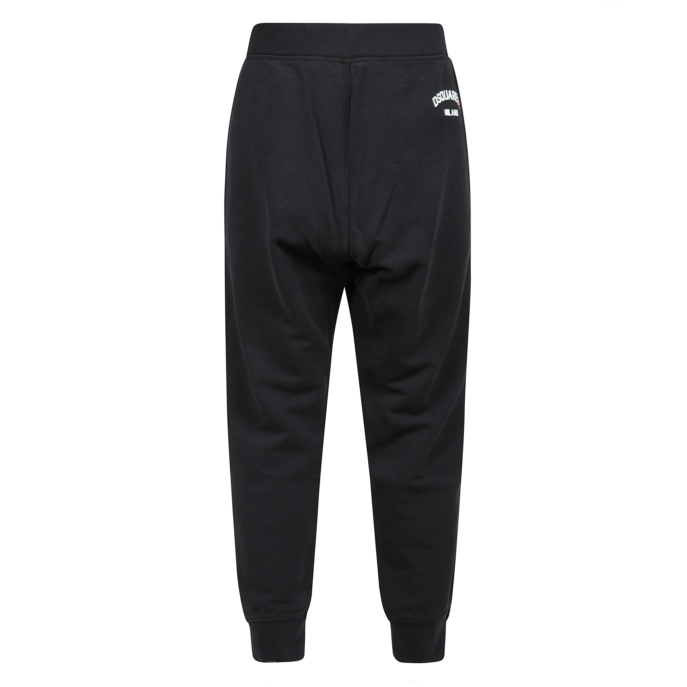 Il pantalone di dsquared2 Ã¨ un capo sofisticato e di tendenza, che unisce il comfort di un design casual alla classe tipica della moda di lusso. realizzato in tessuti di alta qualitÃ , questo pantalone presenta una vestibilitÃ  slim che enfatizza la silh