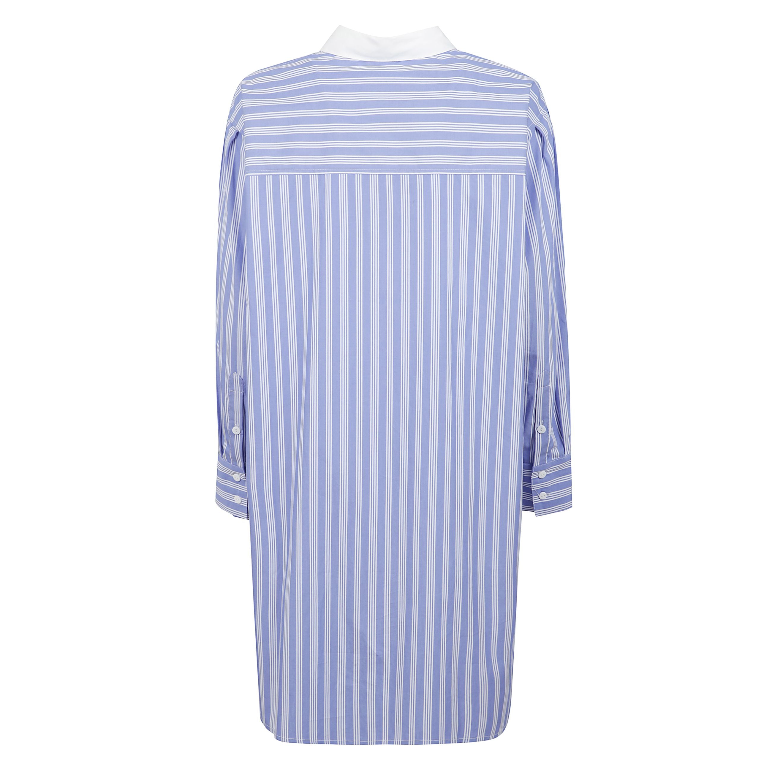 Camicia a righe con colletto bianco.