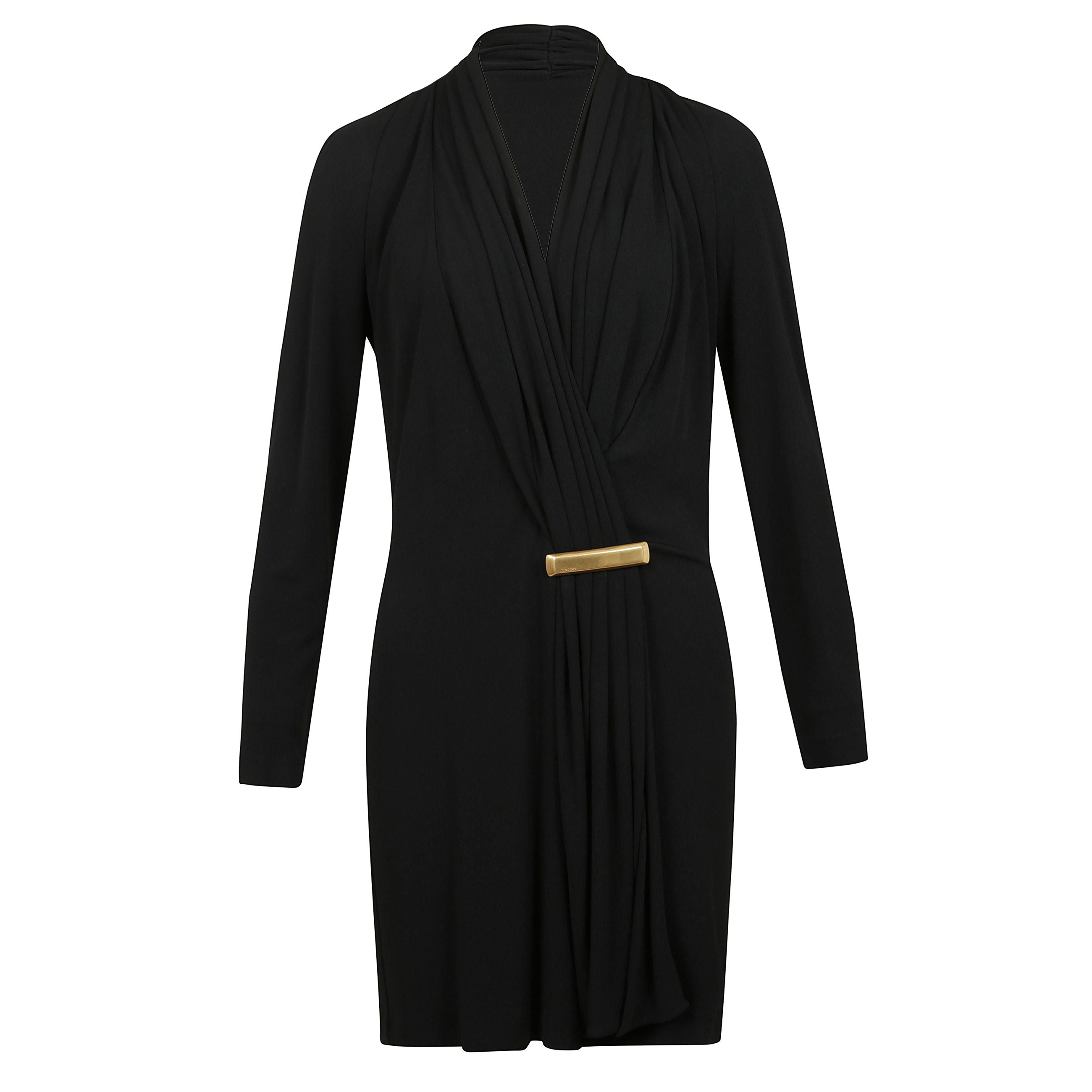 Abito corto drappeggiato, scollo a v
e placca color oro con logo inciso