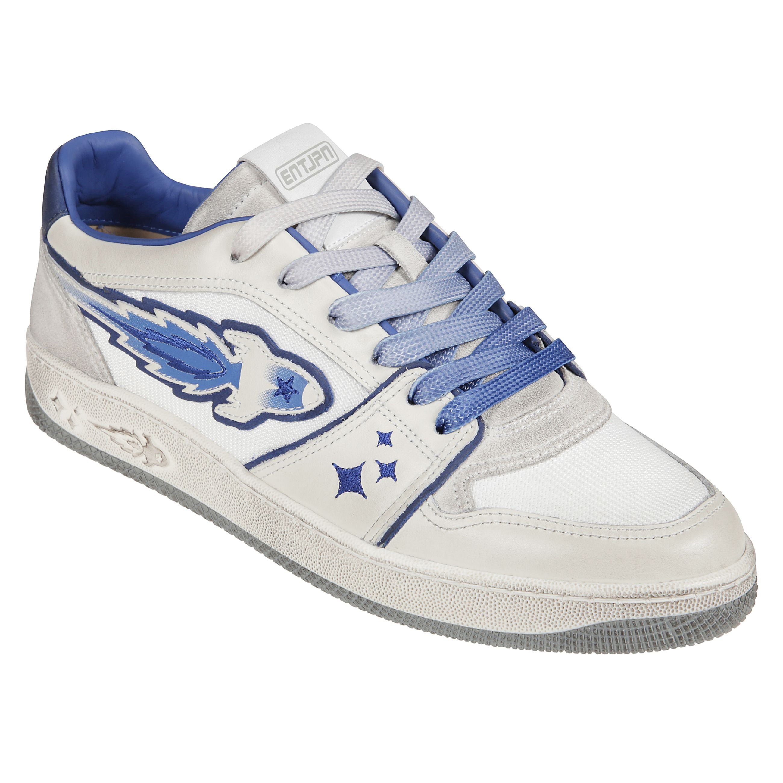 Sneakers con logo ricamato.