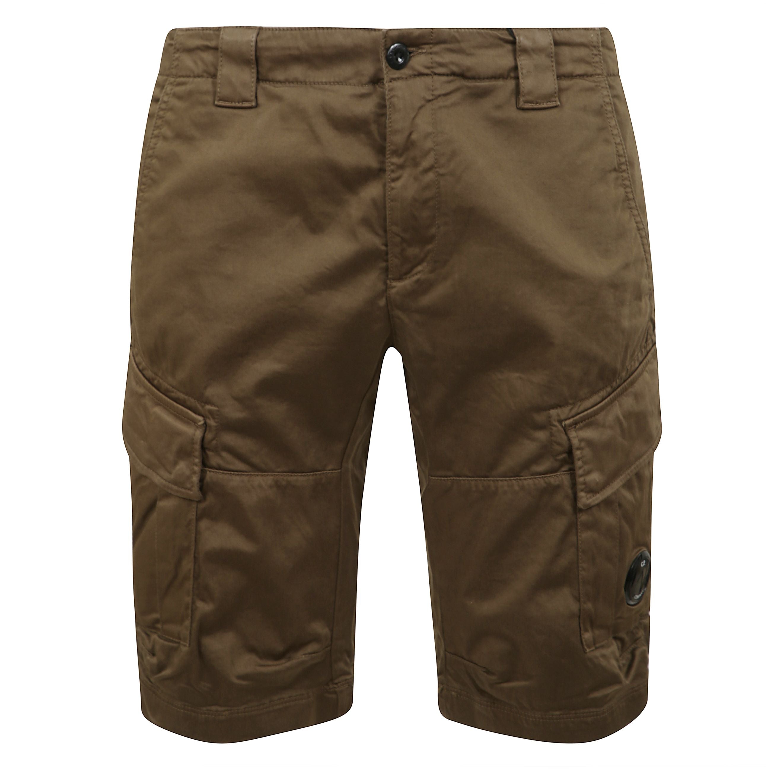 C. p. company pantaloncini realizzati in stretch sateen, cotone elasticizzato opaco, con pratiche tasche cargo e passanti.