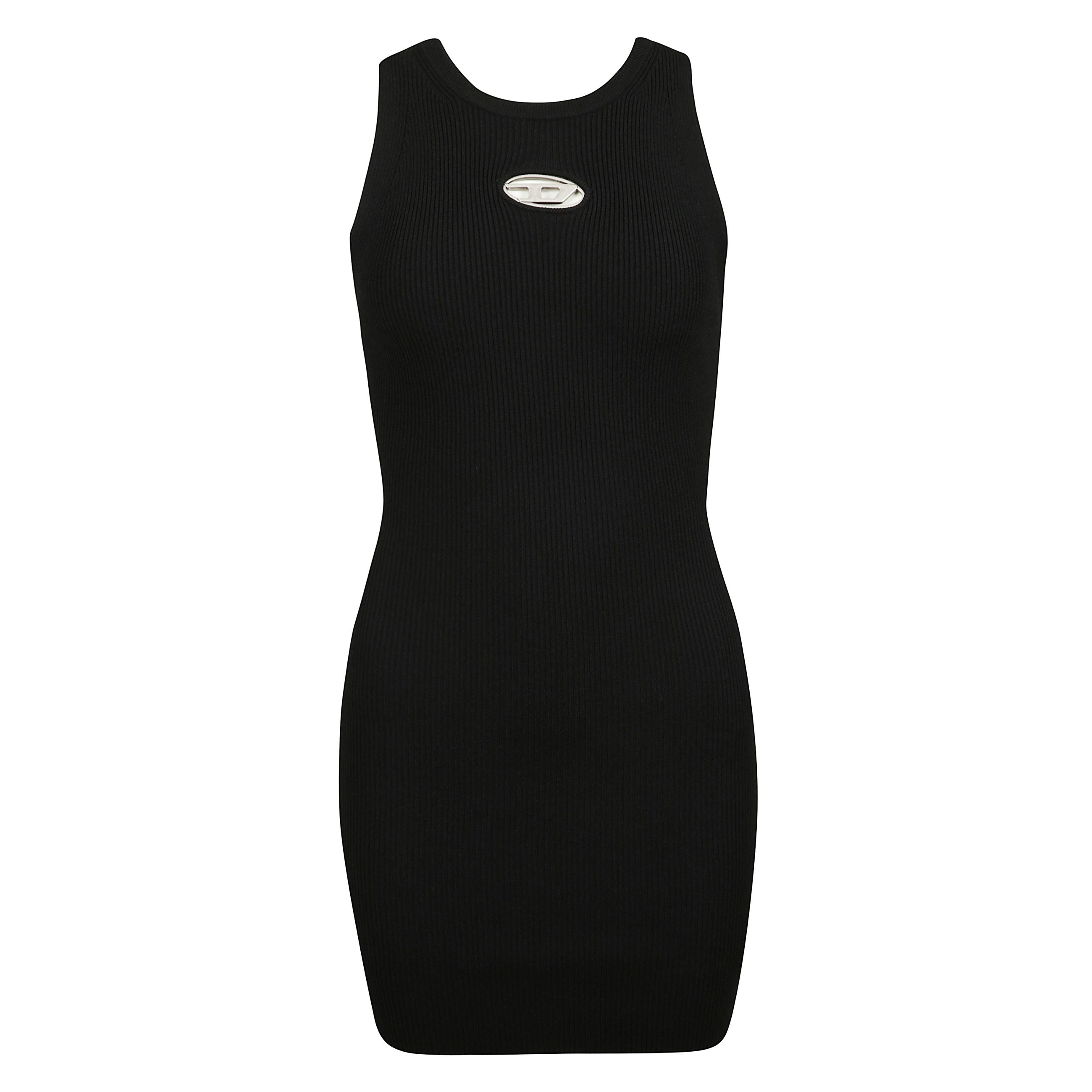Abito dolcevita a coste si distingue per il logo oval d in metallo sul petto, intarsiato e ritagliato per un effetto vedo non vedo. la maglia morbida Ã¨ lavorata a costine per un fit avvolgente che enfatizza le forme naturali del corpo.