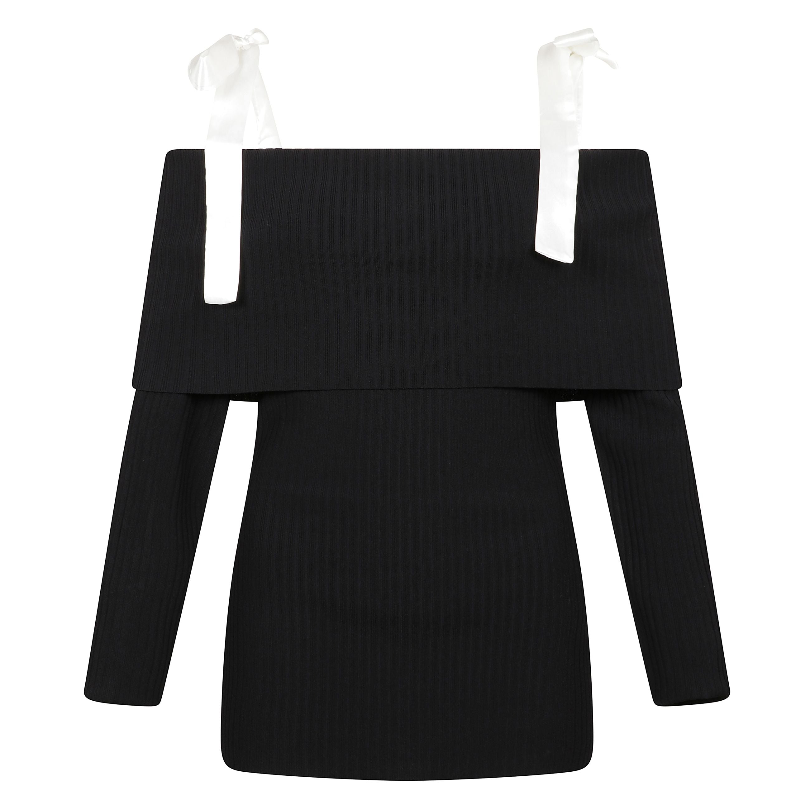 Top a manica lunga in tinta unita con scollatura in stile spagnolo, realizzato in un tessuto estremamente confortevole con un alto contenuto di viscosa