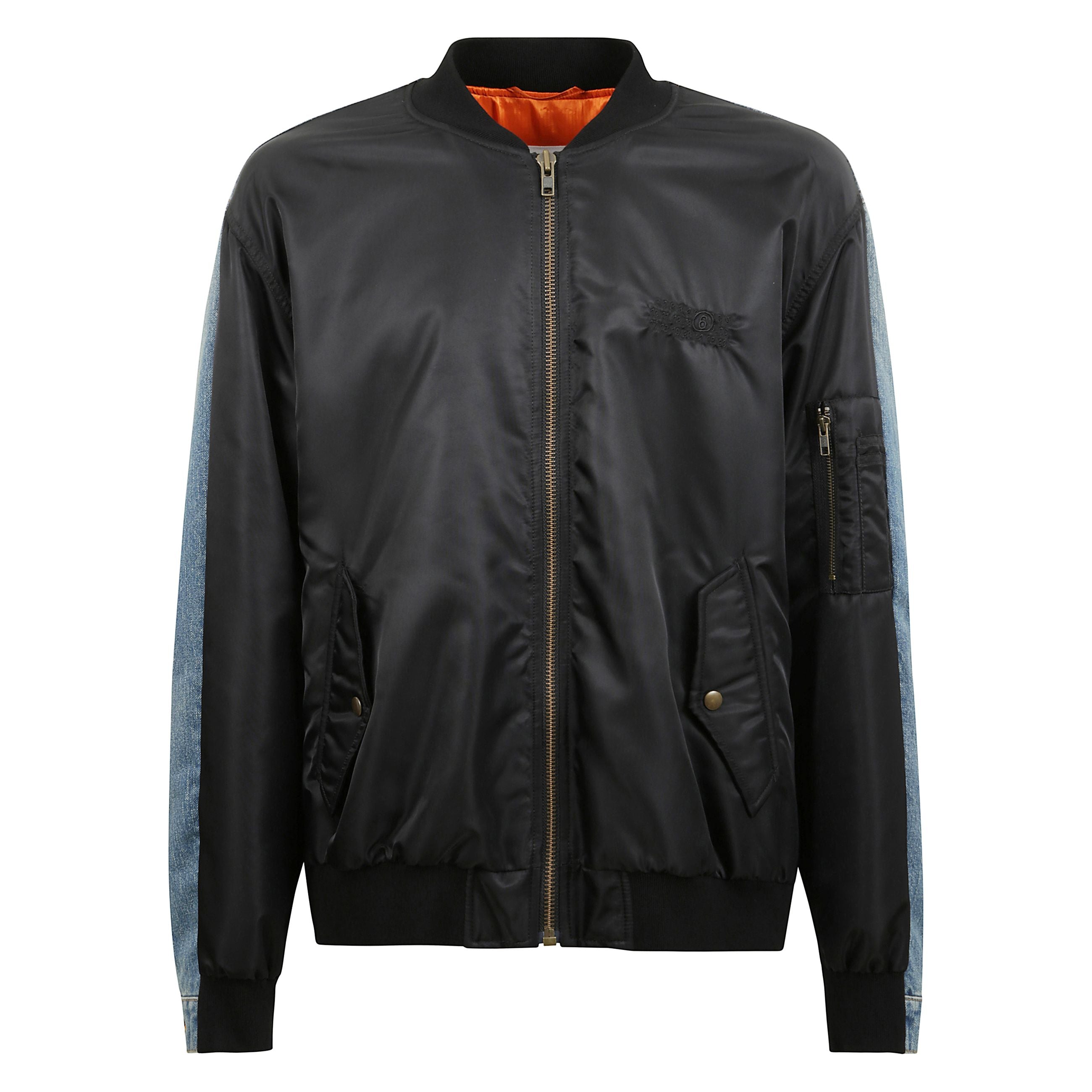 Bomber in twill di nylon imbottito e denim non elasticizzato con effetto scolorito. la giacca, con struttura a pannelli, presenta finiture a costine su collo alto, orlo e polsini. presenta inoltre chiusura a zip, tasche con patta, linguetta con bottoni re