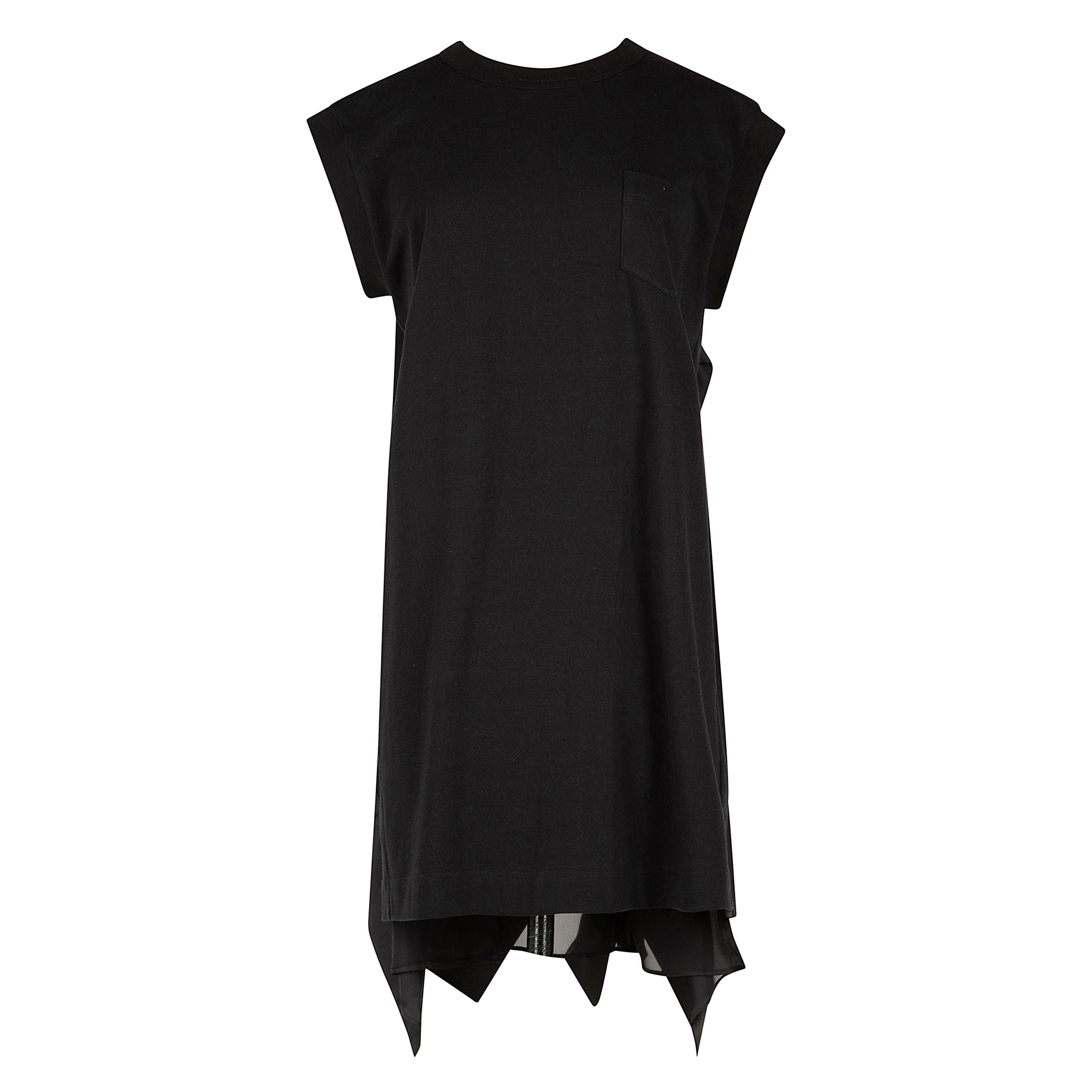 Top da donna, tagliati e cuciti.