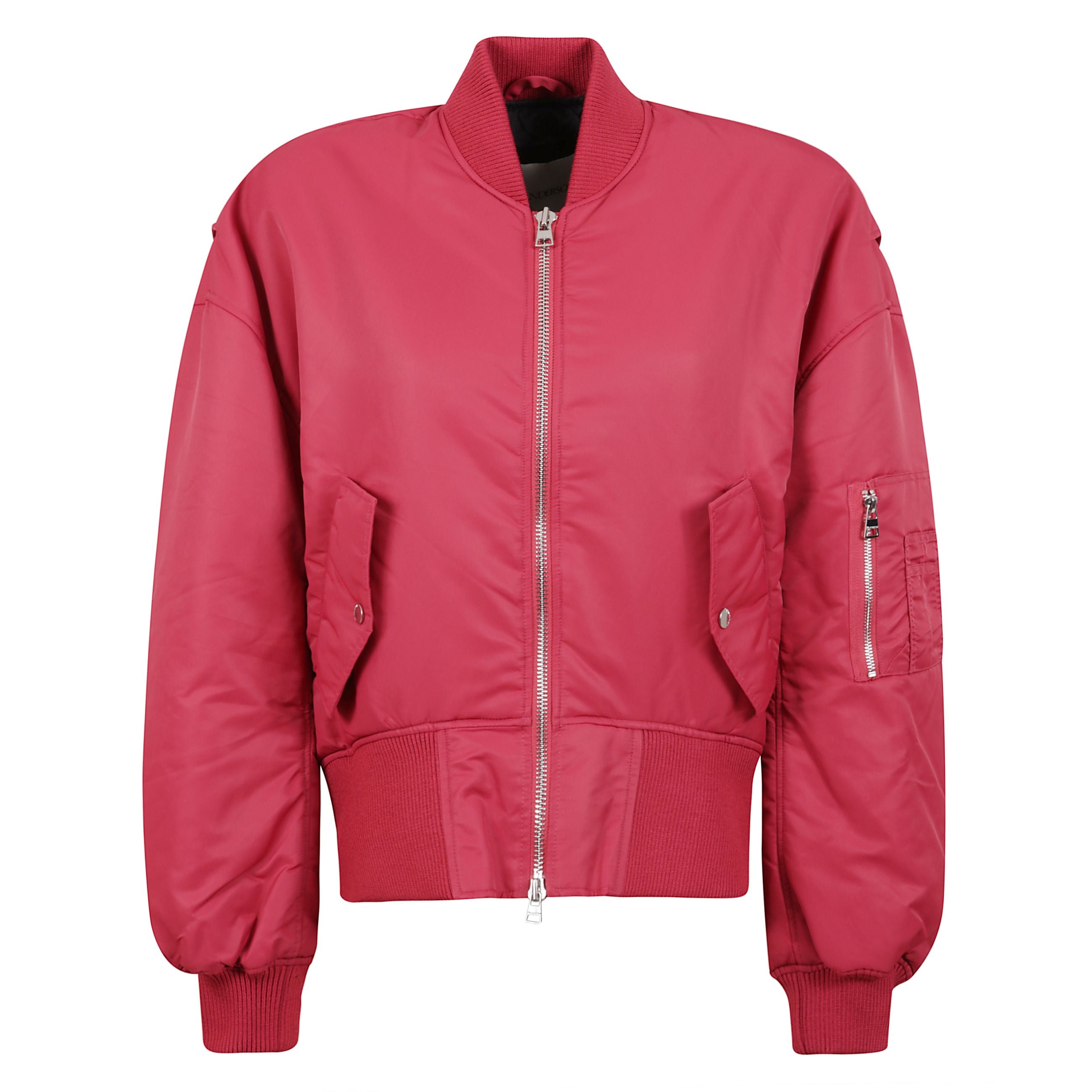 Bomber a tinta unita con chiusura frontale con zip. polsi e orlo elasticizzati con finitura curva. tasche laterali con bottoni a pressione e tasca con zip sulla manica sinistra. patch in pelle con logo jwanderson al centro del retro.