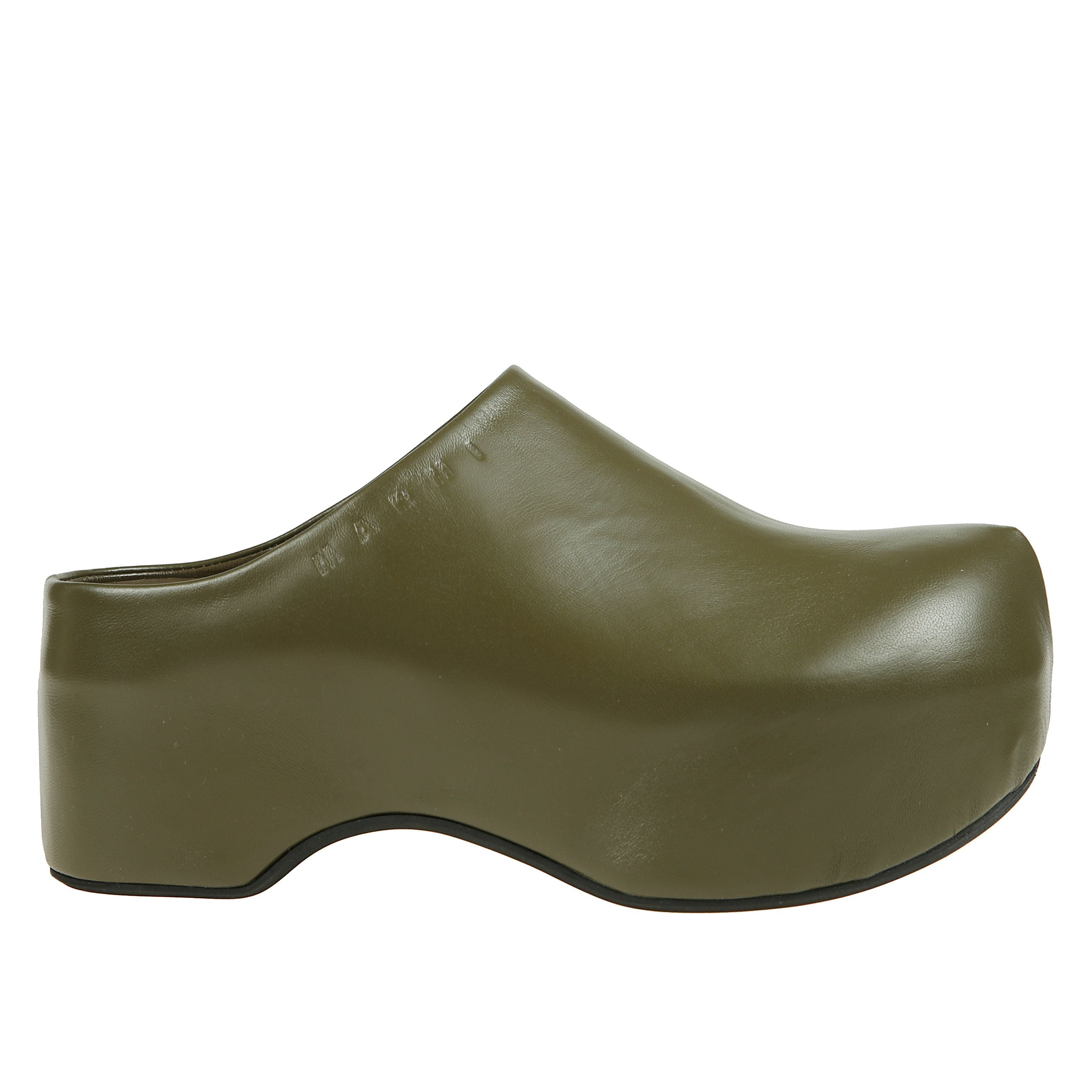 Sabot con zoccolo chunky con suola con plateau in legno leggero, interamente ricoperto in elegante nappa. delicatamente impreziosito da una scritta marni incisa sul bordo.