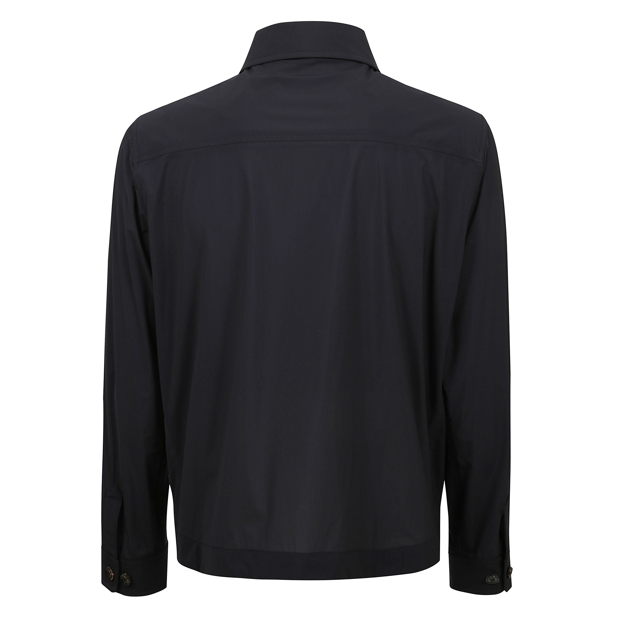 Mougi101159 capospalla con chiusura frontale ad asola con bottoni in corno, colletto e polsini a camicia
con tasche a toppa con pattina applicate sul petto
e tasche a filetto ai fianchi