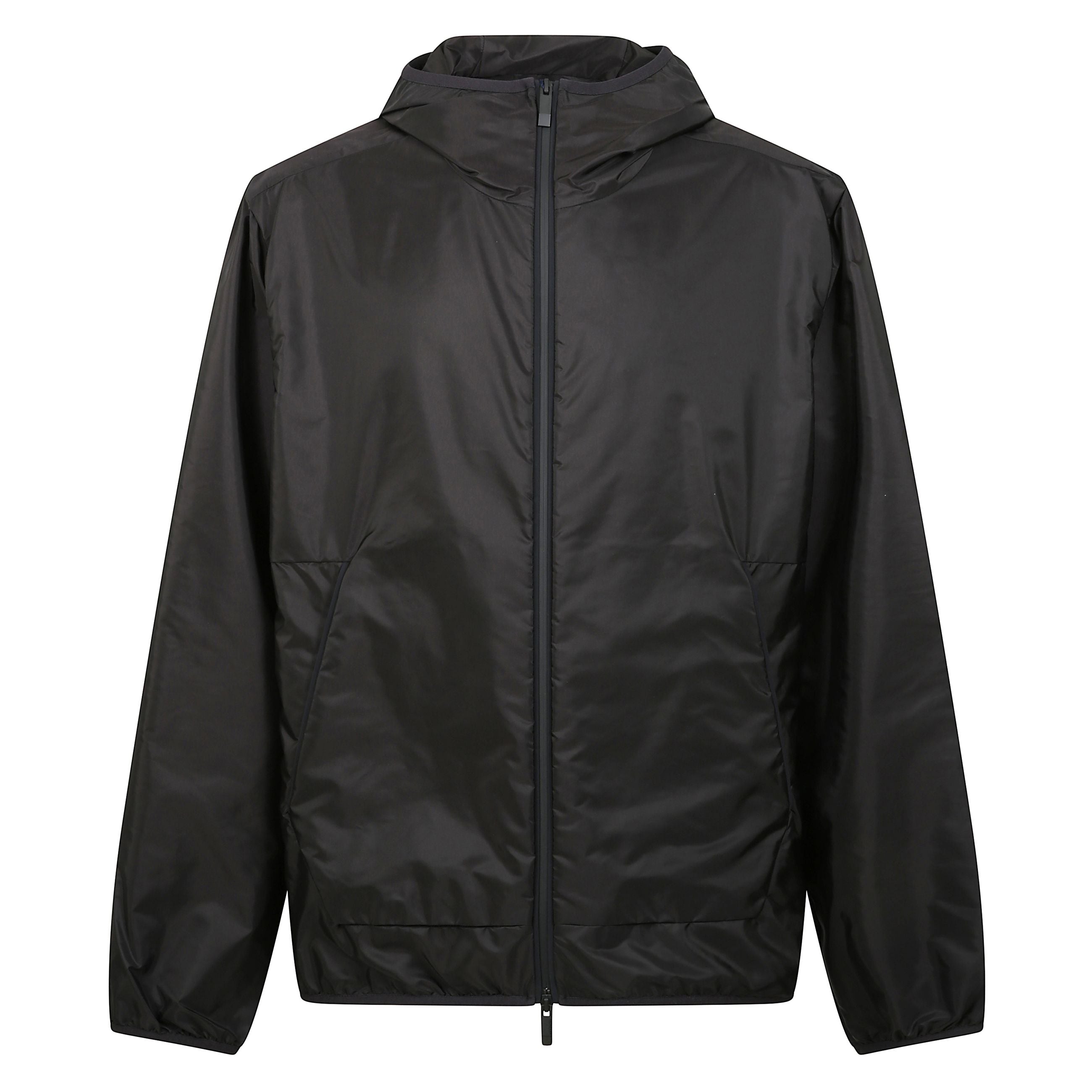 Moncler granier giacca in poliammide nero. tessuto tecnico nero, cappuccio, finiture in tessuto elastico, chiusura frontale con zip a due vie, due tasche anteriori con zip, maniche lunghe, logo stampato sul retro, polsini e fondo elasticizzati.