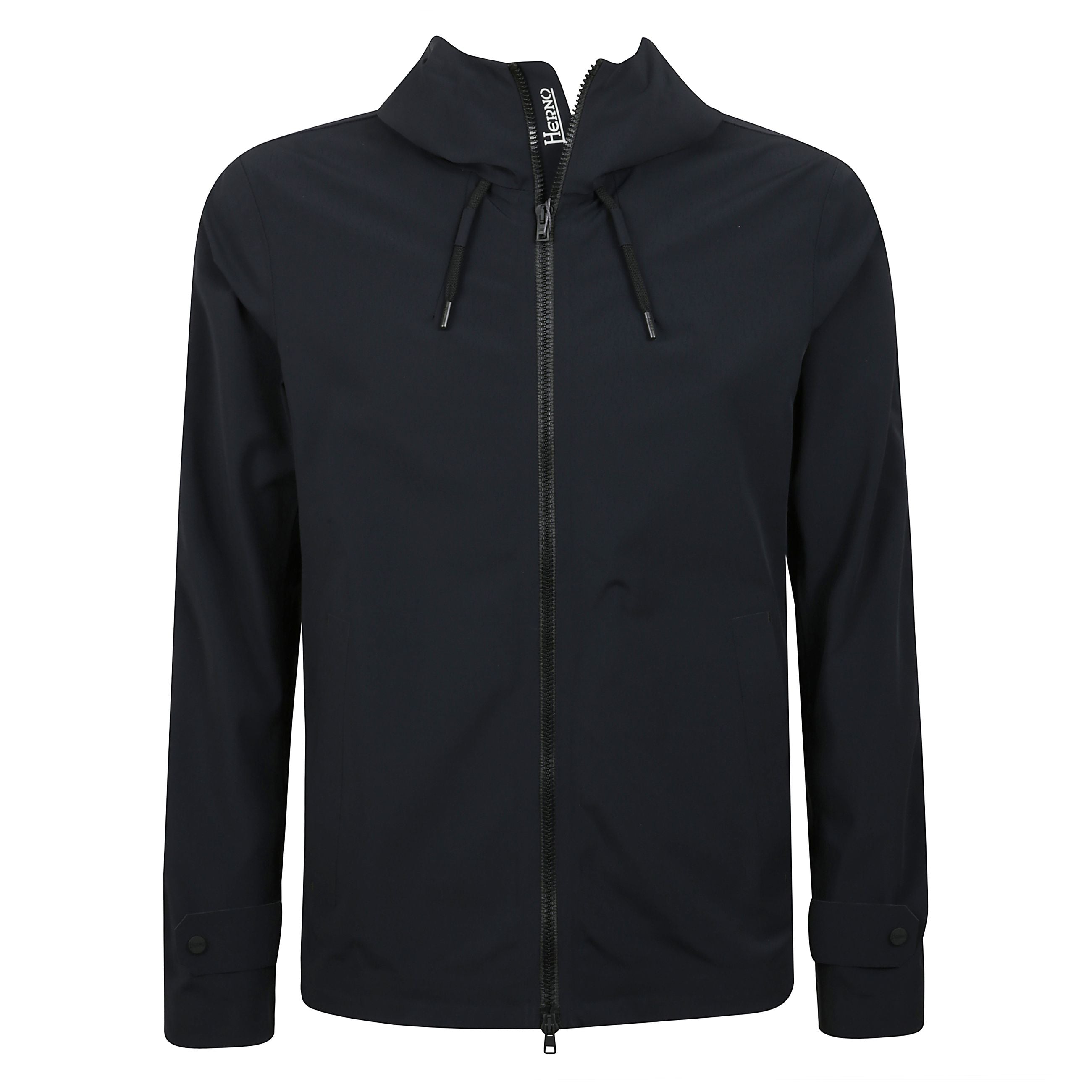 Giubbino con cappuccio in tessuto double bi-strech bianco, chiusura frontale con zip a doppio cursore, placchetta logo in metallo sul cappuccio, linguetta con bottone a pressione sui polsini