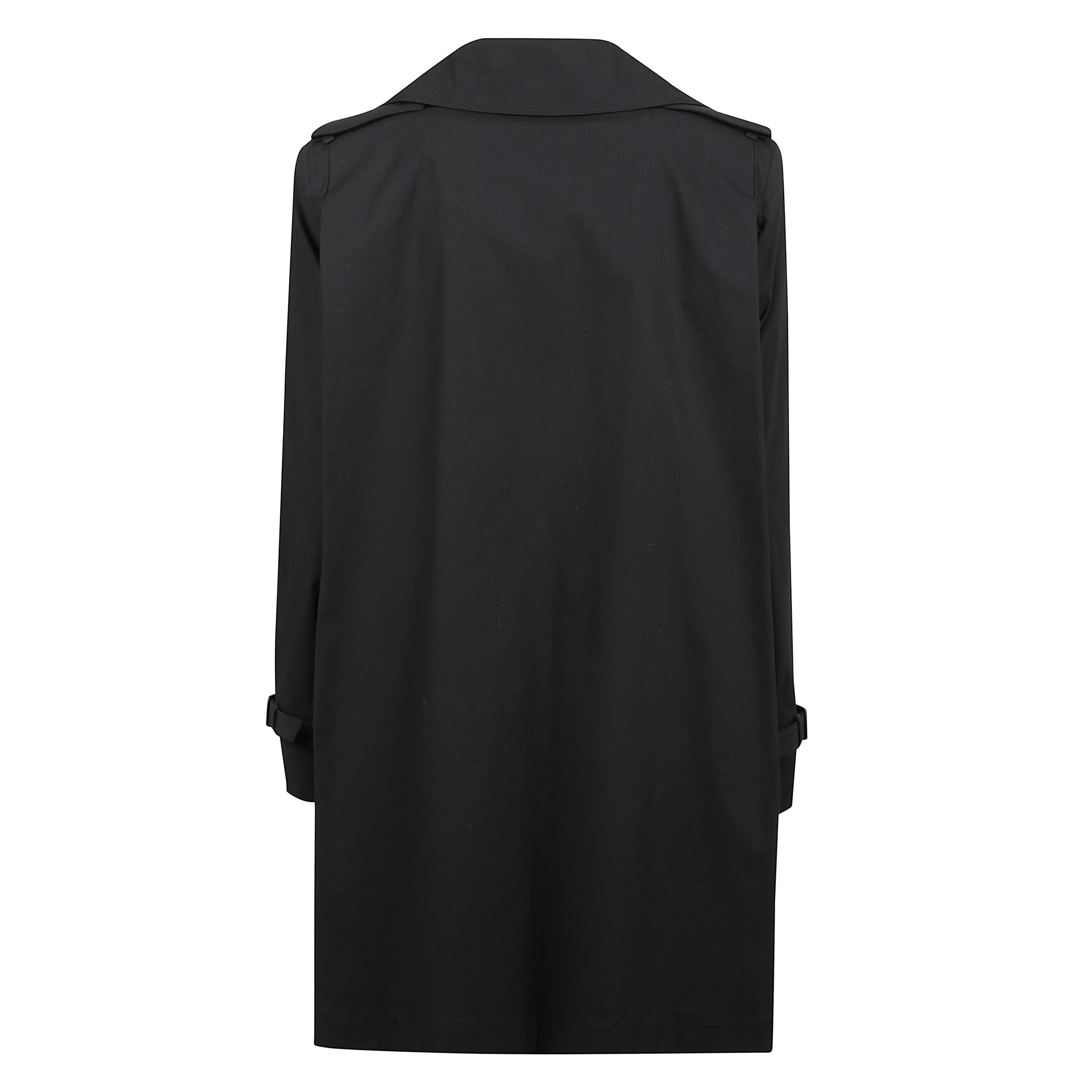 Impermeabile corto doppiopetto in tela pesante antigoccia di cotone stretch. modello semifoderato con collo a rever, bavolet e tasche con patta sui fianchi. caratterizzato da una costruzione con pannello asimmetrico sulla schiena, effetto mantella, con ci