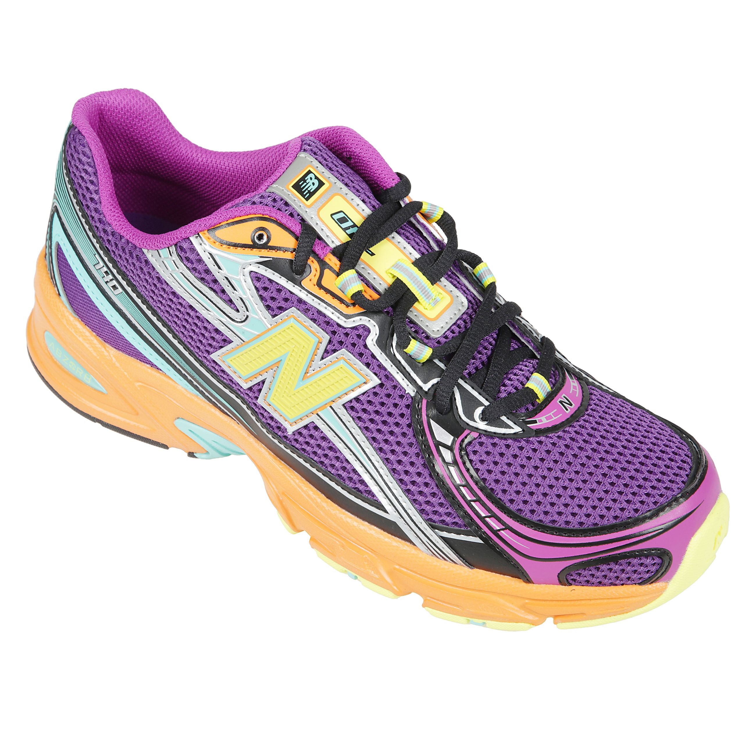 Scarpa lifestyle con tomaia realizzata in mesh traspirante, allacciatura frontale e dettagli logo