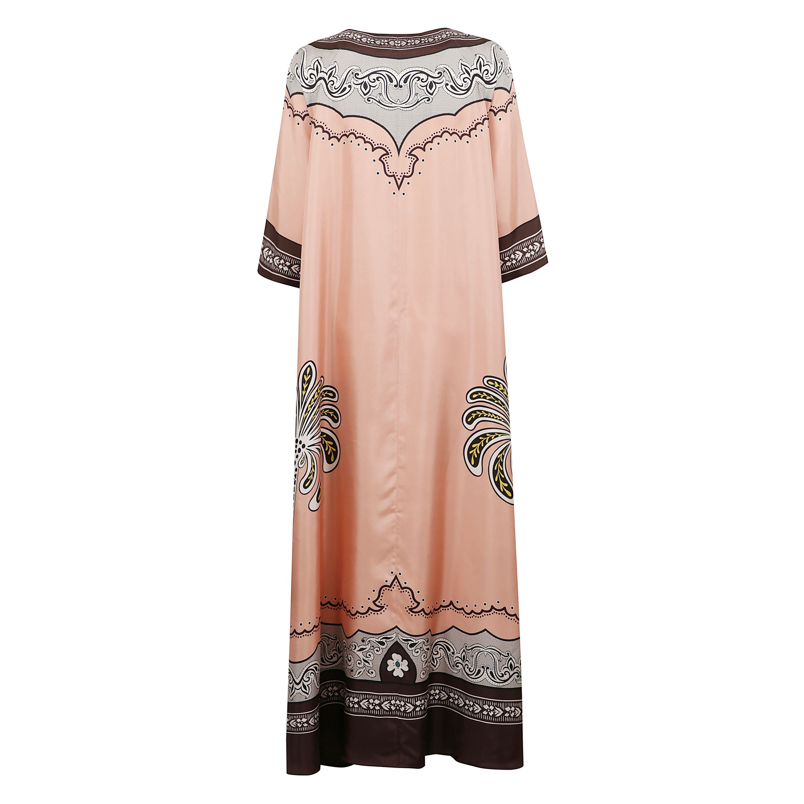 Abito muumuu di la doublej realizzato in twill di seta italiana rosa con disegno senza chiusura, stampa mirage applicata a mano e un taglio ampio.