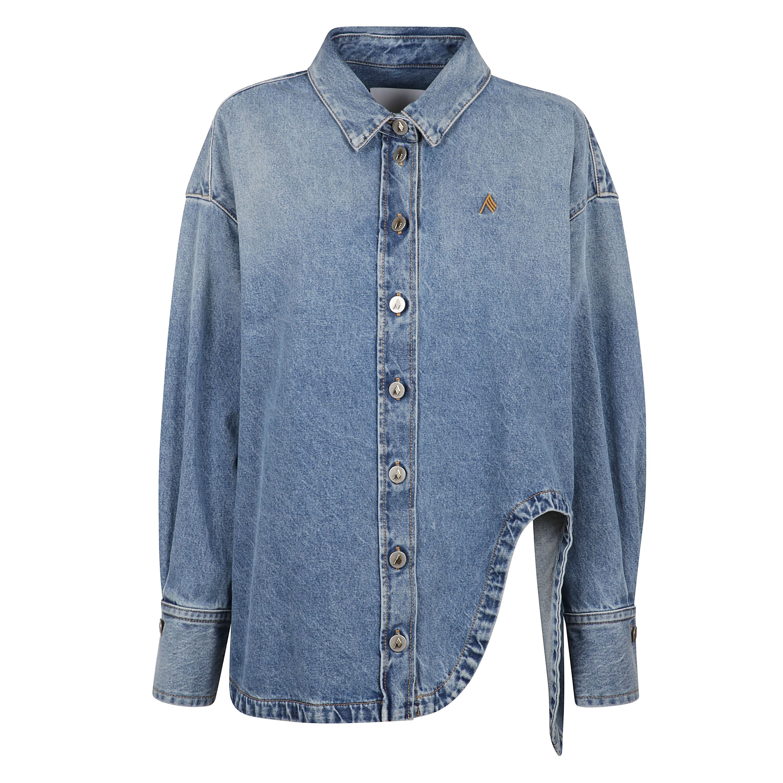 Camicia blu con ricamo e chiusura frontale e abbottonatura a
spacco laterale