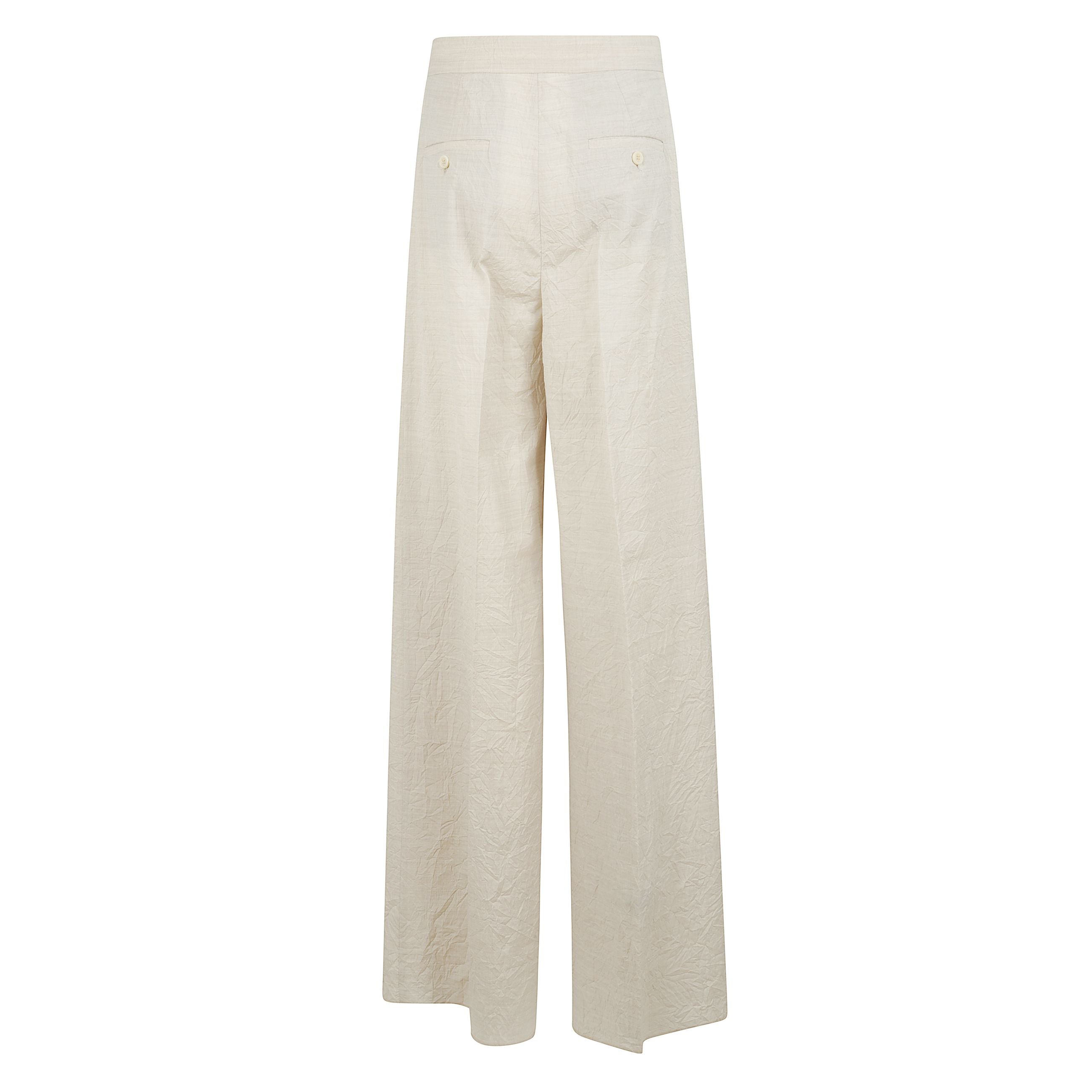 Pantalone wide leg, realizzato in tela di pura lana dalla caratteristica texture effetto stropicciato. il modello Ã¨ caratterizzato da linea ampia sulla gamba, doppia pinces in vita sul davanti, tasche alla francese sui fianchi e tasche a filetto con bott