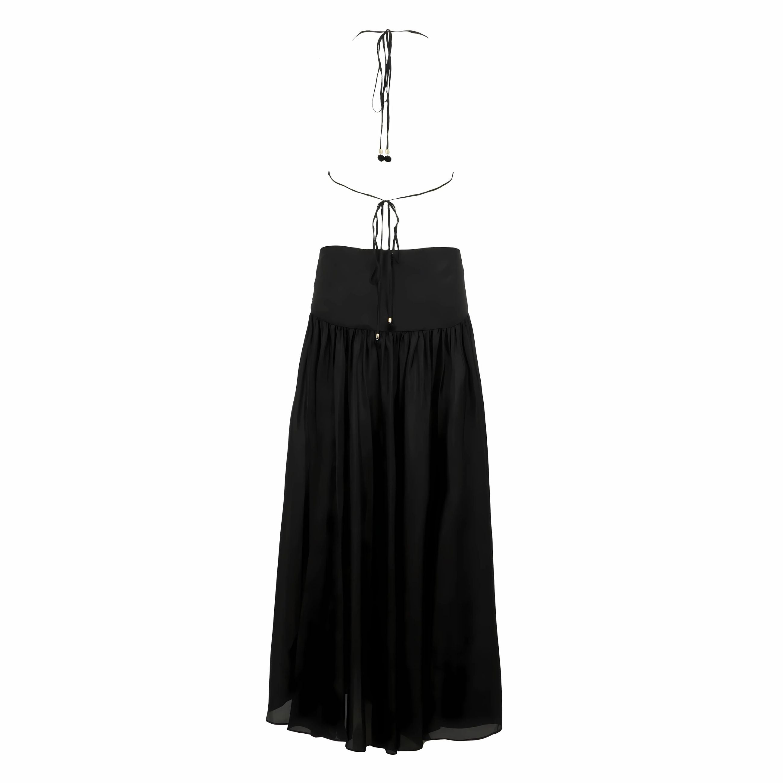 Il rhiannon plunge halter maxi in nero dalla nostra collezione summer swim 2025. un abito di seta habutae maxi collo halter con una drammatica scollatura a v, montato in vita con i lati esposti, una schiena aperta con auto legare con cordoncini perline, r