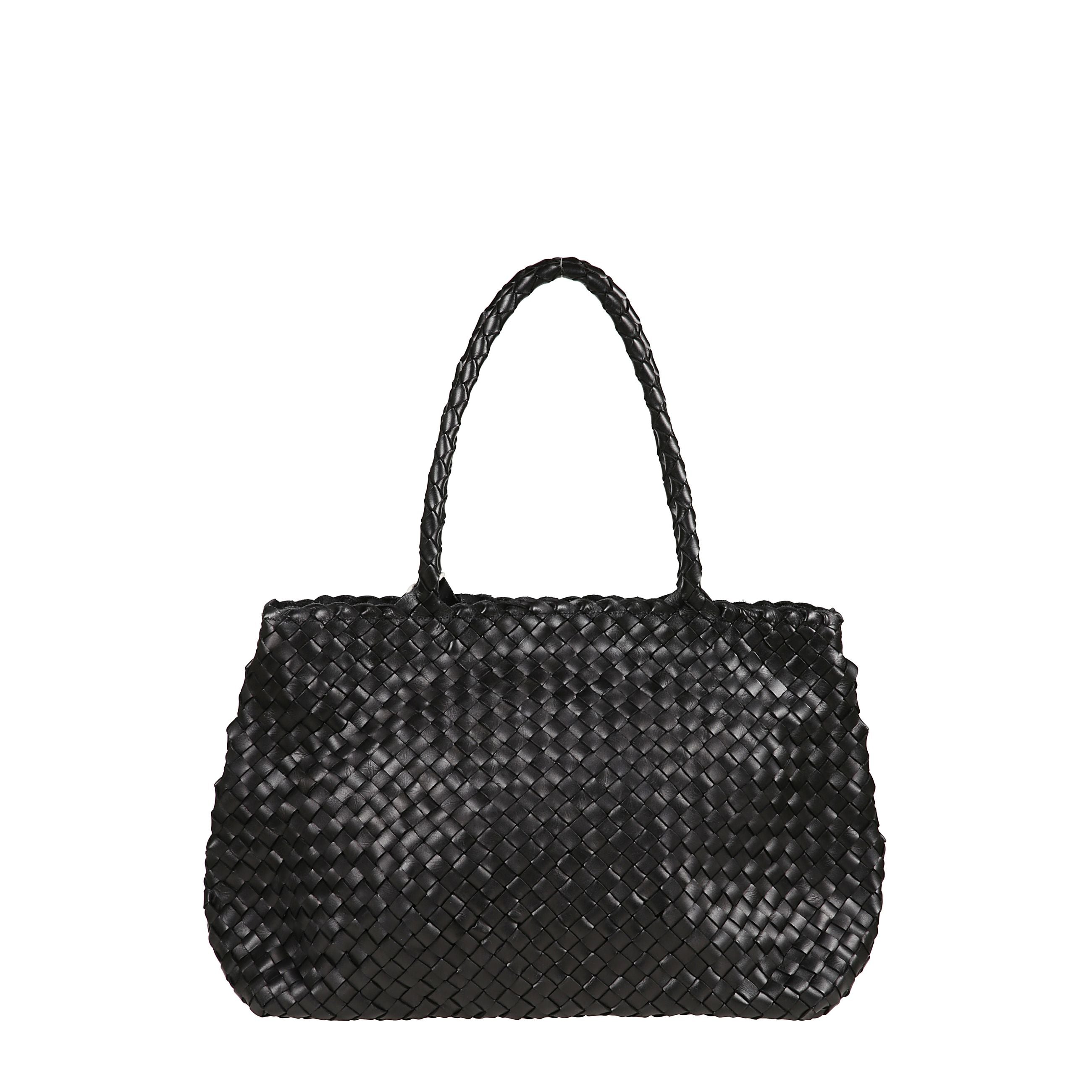 Vintage mesh tote di dragon diffusion. corpo in pelle intrecciata a mano. manici superiori in pelle intrecciata.