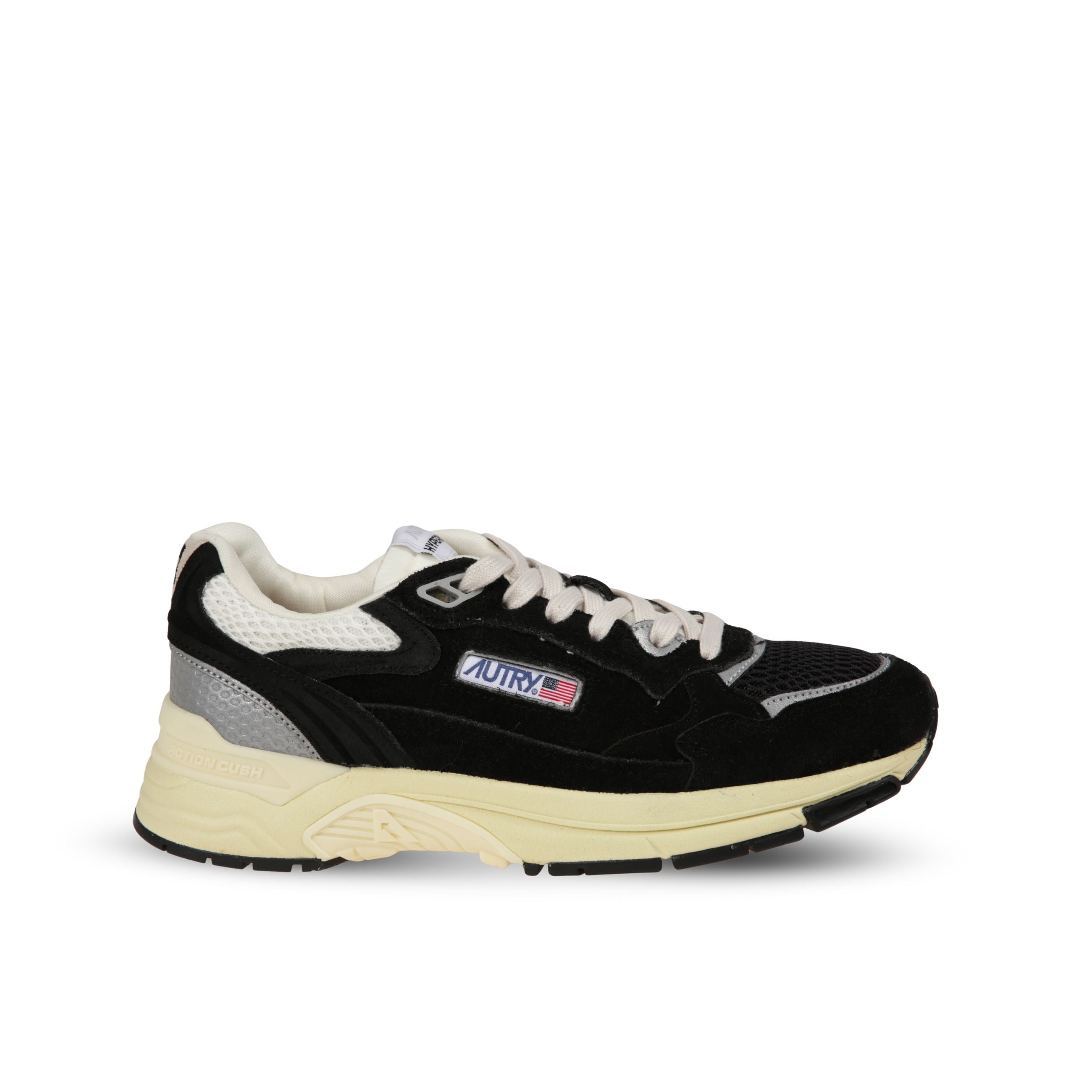 Sneakers autry hyperway. struttura in suede e tessuto traspirante. tallone in pelle color argento. suola chunky.