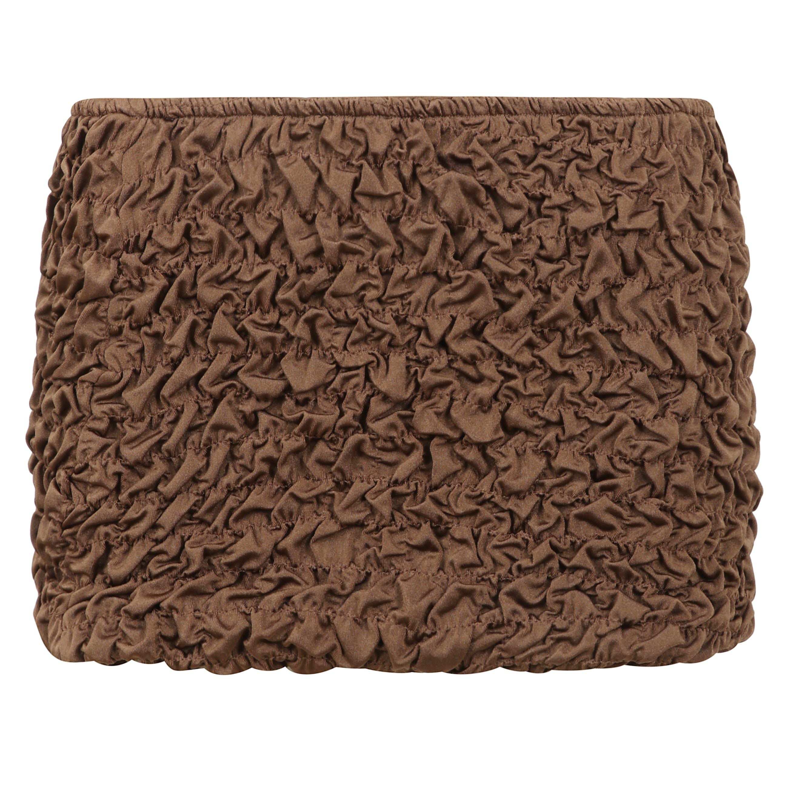 La mini gonna da spiaggia lia Ã¨ realizzata in tessuto shirring per un drappo perfettamente  lussuoso.