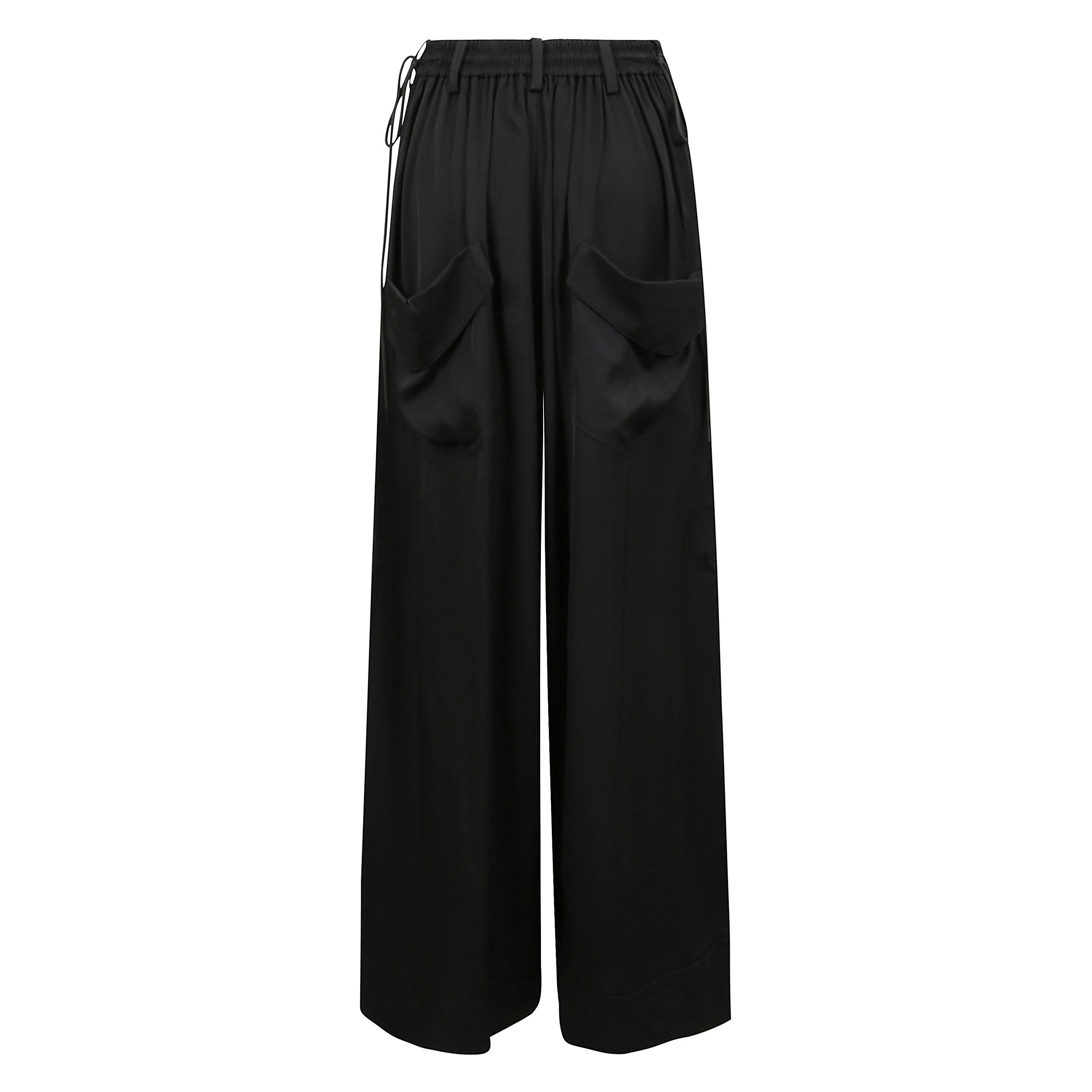 I pantaloni y-3 rayon twill wide si distinguono per la silhouette a cavallo basso e il raffinato drappeggio in twill di rayon. gli orli risvoltati, le tasche con patta e il logo y-3 in satin elevano il look.