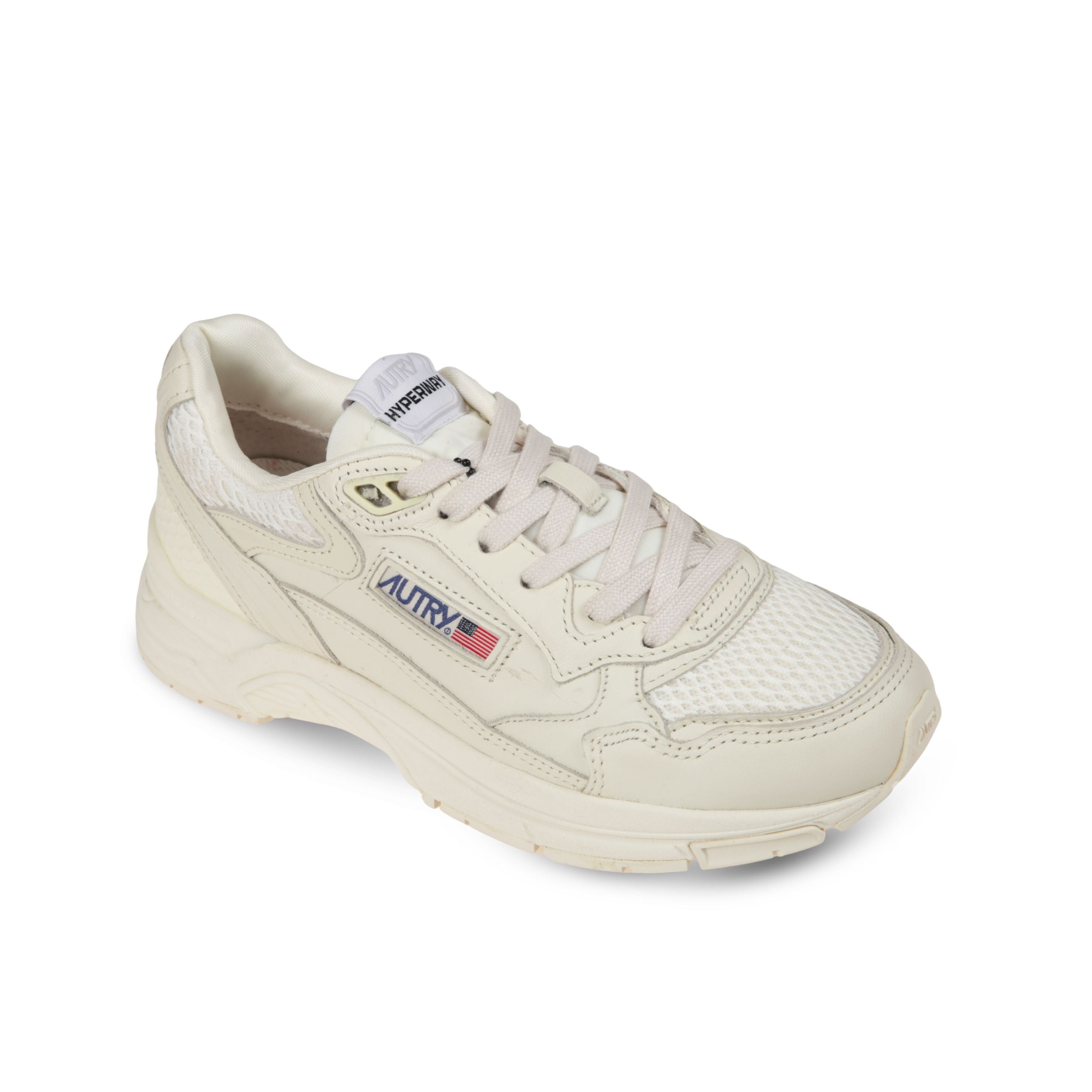 Sneakers autry hyperway. struttura in pelle e tessuto traspirante tono su tono. suola chunky.