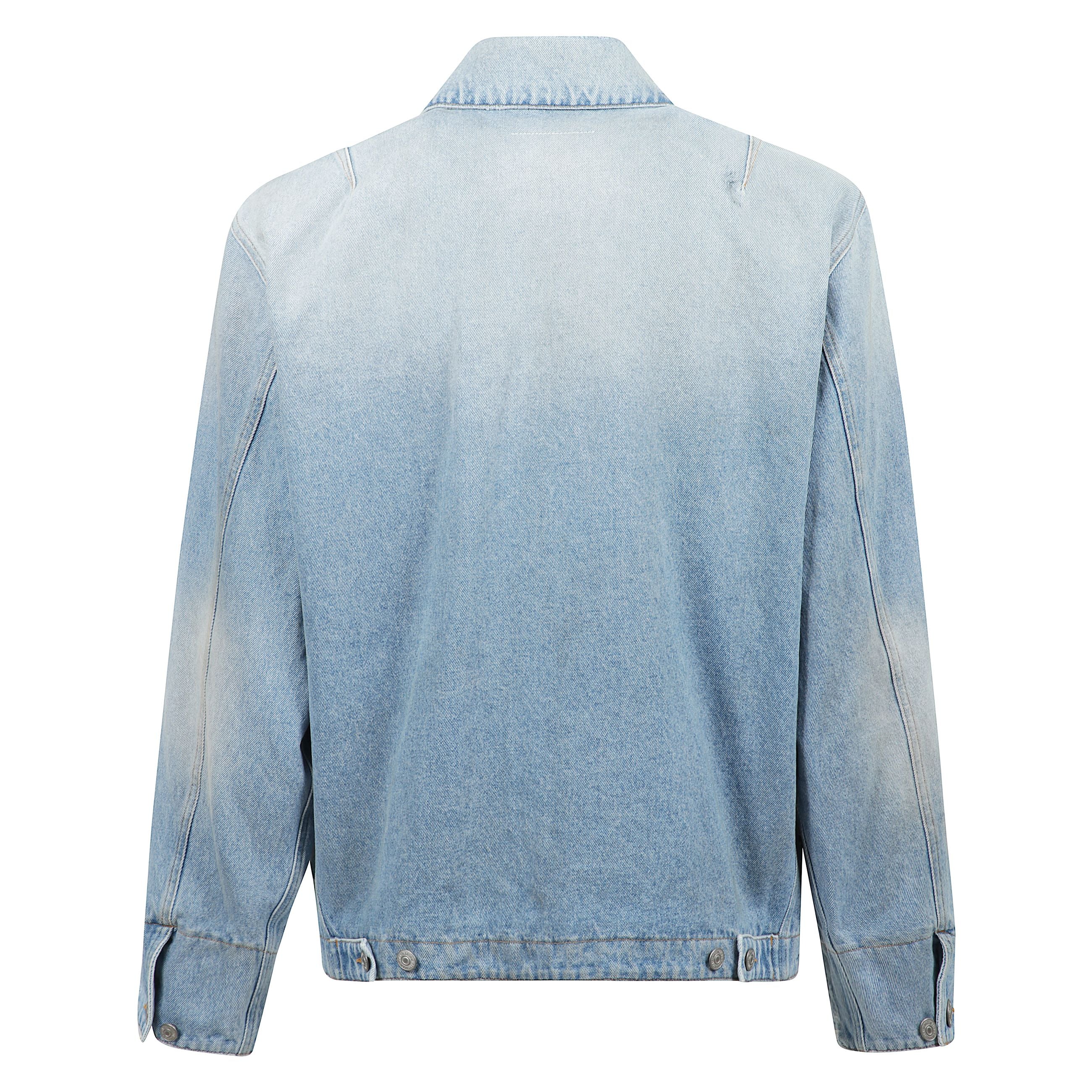 Giacca in denim con una chiusura con zip e un design used