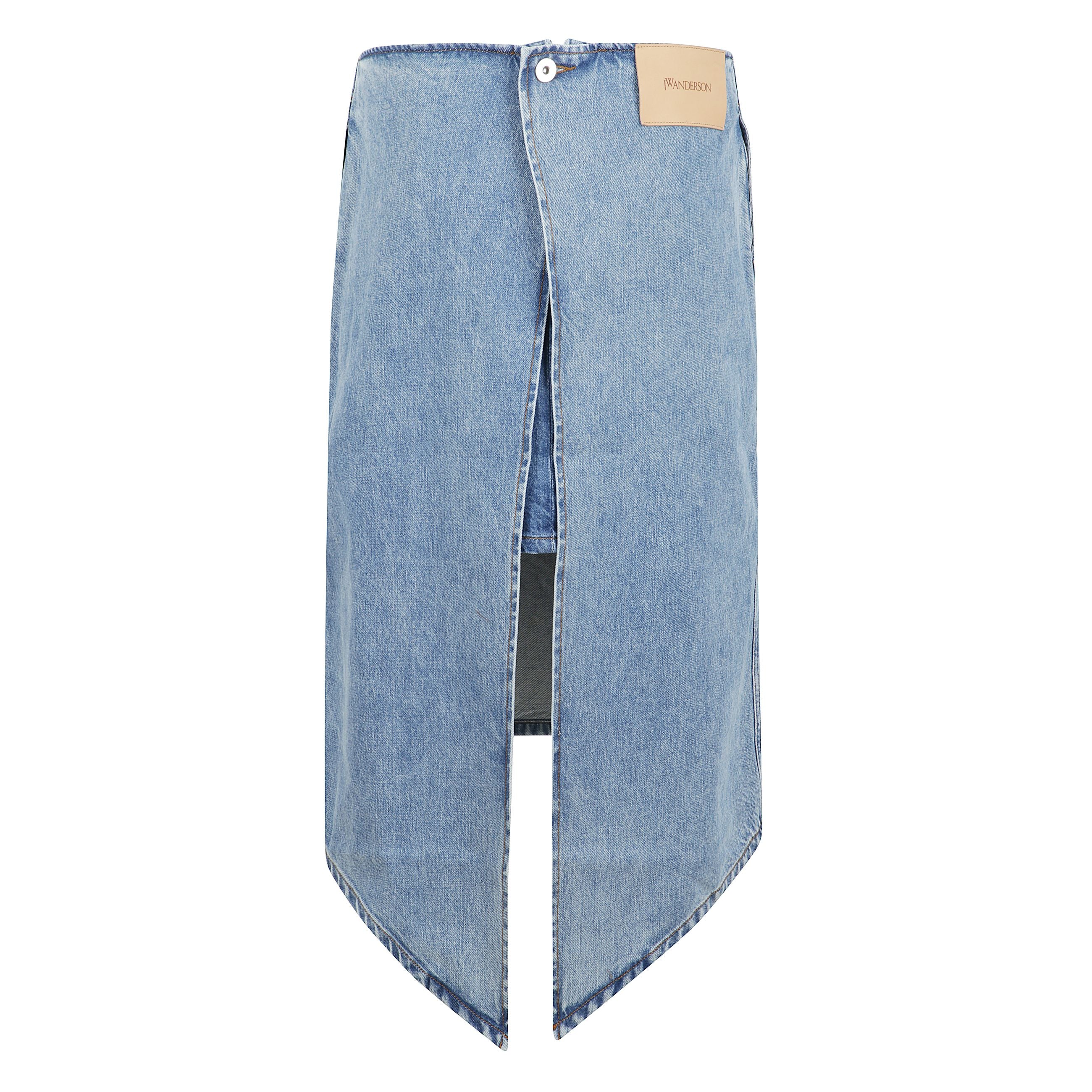 Gonna midi a strati con chiusura frontale con bottoni, chiusura frontale con cerniera nascosta, due tasche laterali inserite e toppa con logo sul davanti