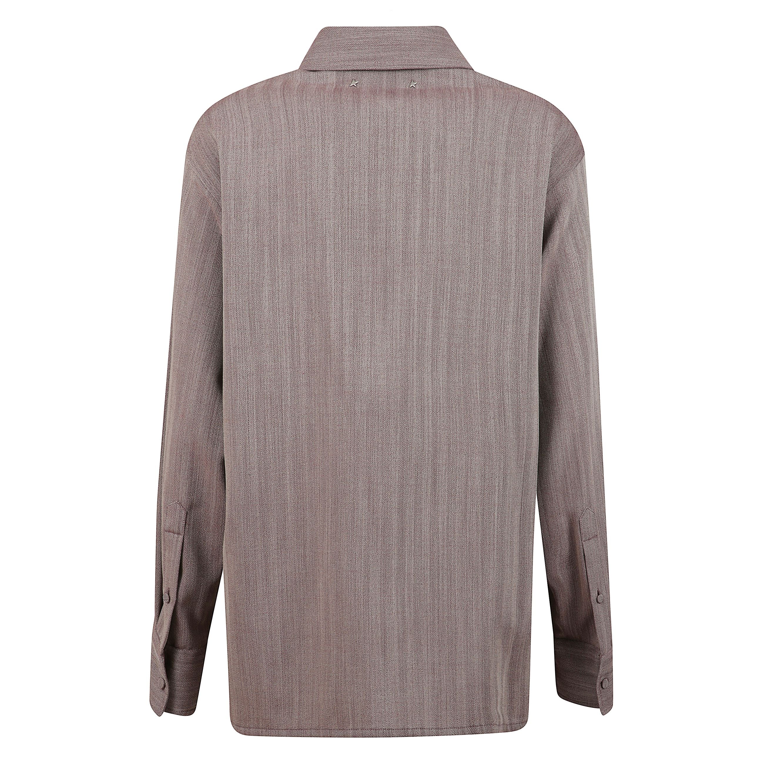 Camicia in misto lana con motivo chevron color granata. colletto classico, abbottonatura frontale e maniche lunghe con polsini abbottonati. doppia stellina logo sul retro.