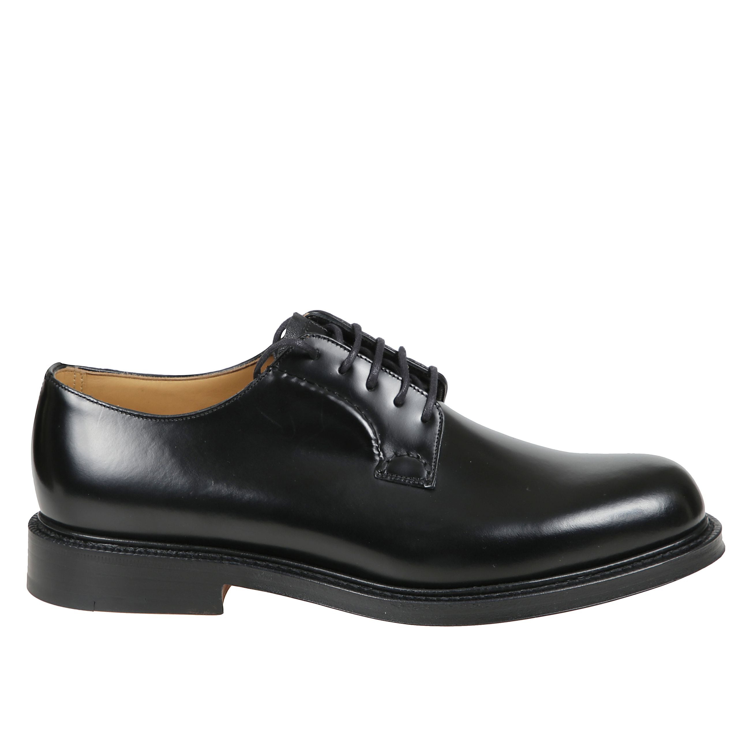 Derby blucher stringata in pelle di vitello spazzolato  con cuciture a mano sul sottocchiello, linguetta nappa a soffietto, lacci in pelle e fodera interna