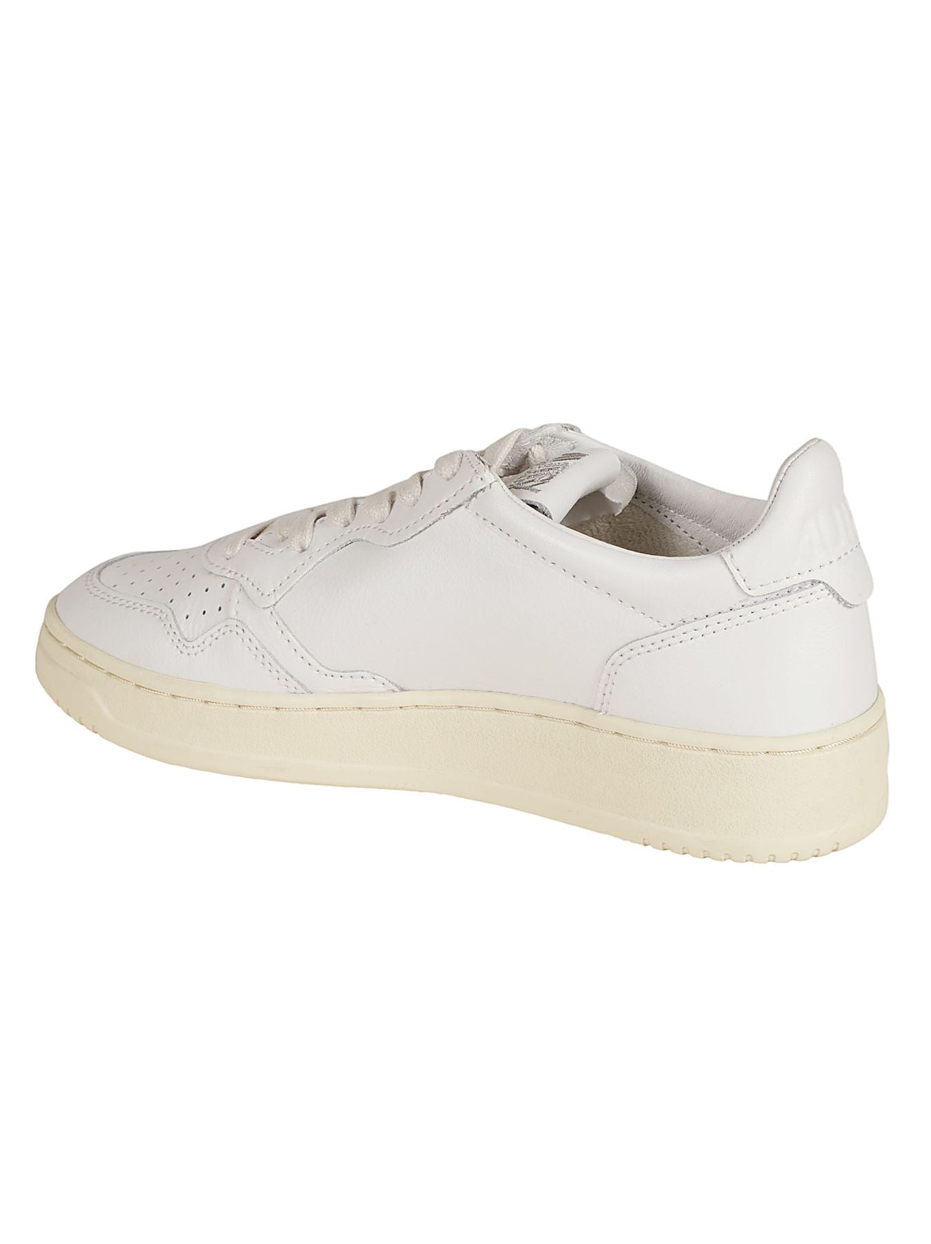 La sneakers medalist Ã¨ l'essenziale quotidiano. il design combina ispirazione legata al tennis degli anni '80 con materiali di qualitÃ  e forme dinamiche, che si adattano a molteplici look e garantiscono un ottimo comfort.
questa scarpa da ginnastica da 