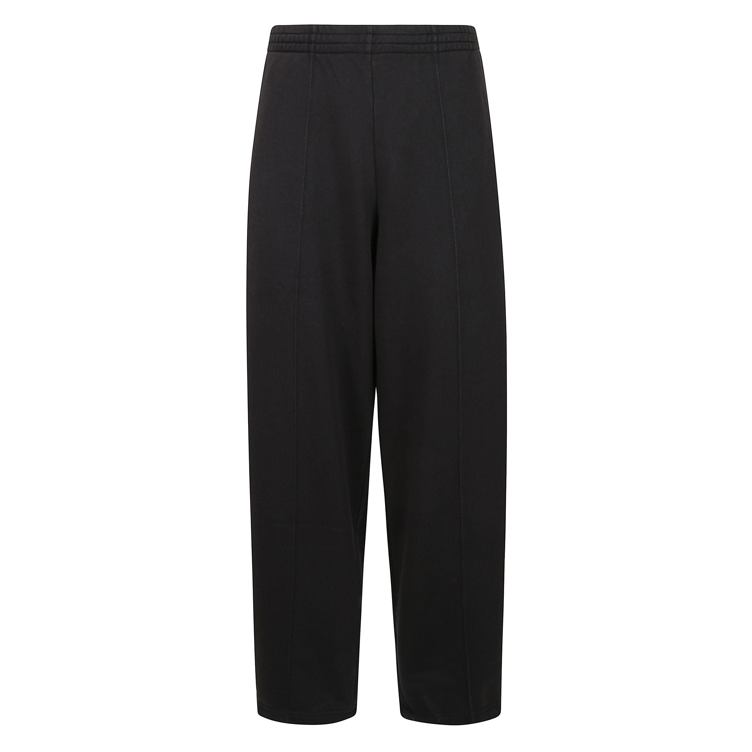 Pantaloni sportivi in cotone con logo, vita elasticizzata e due tasche laterali con zip.