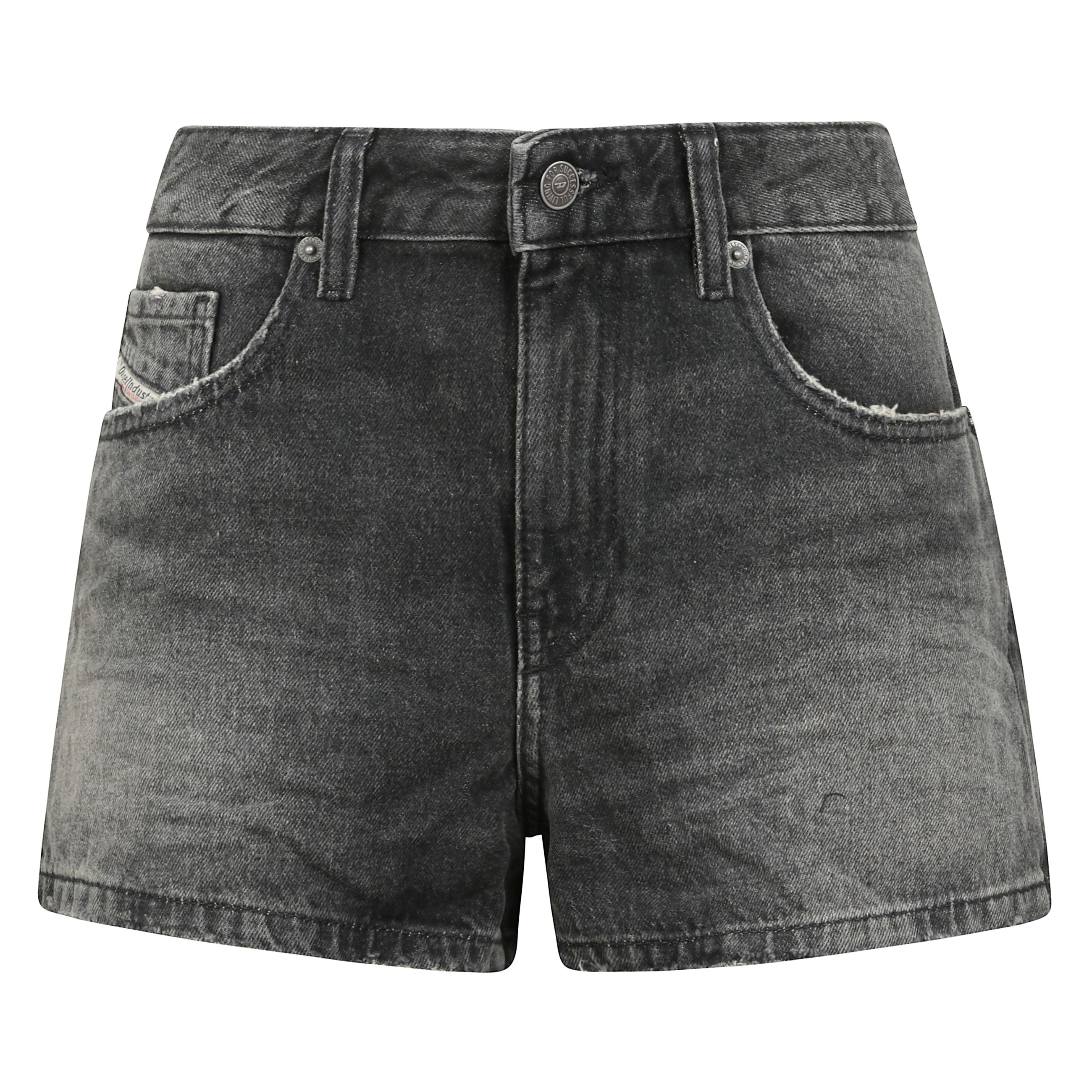 Short a cinque tasche da donna. il jeans Ã¨ realizzato in denim