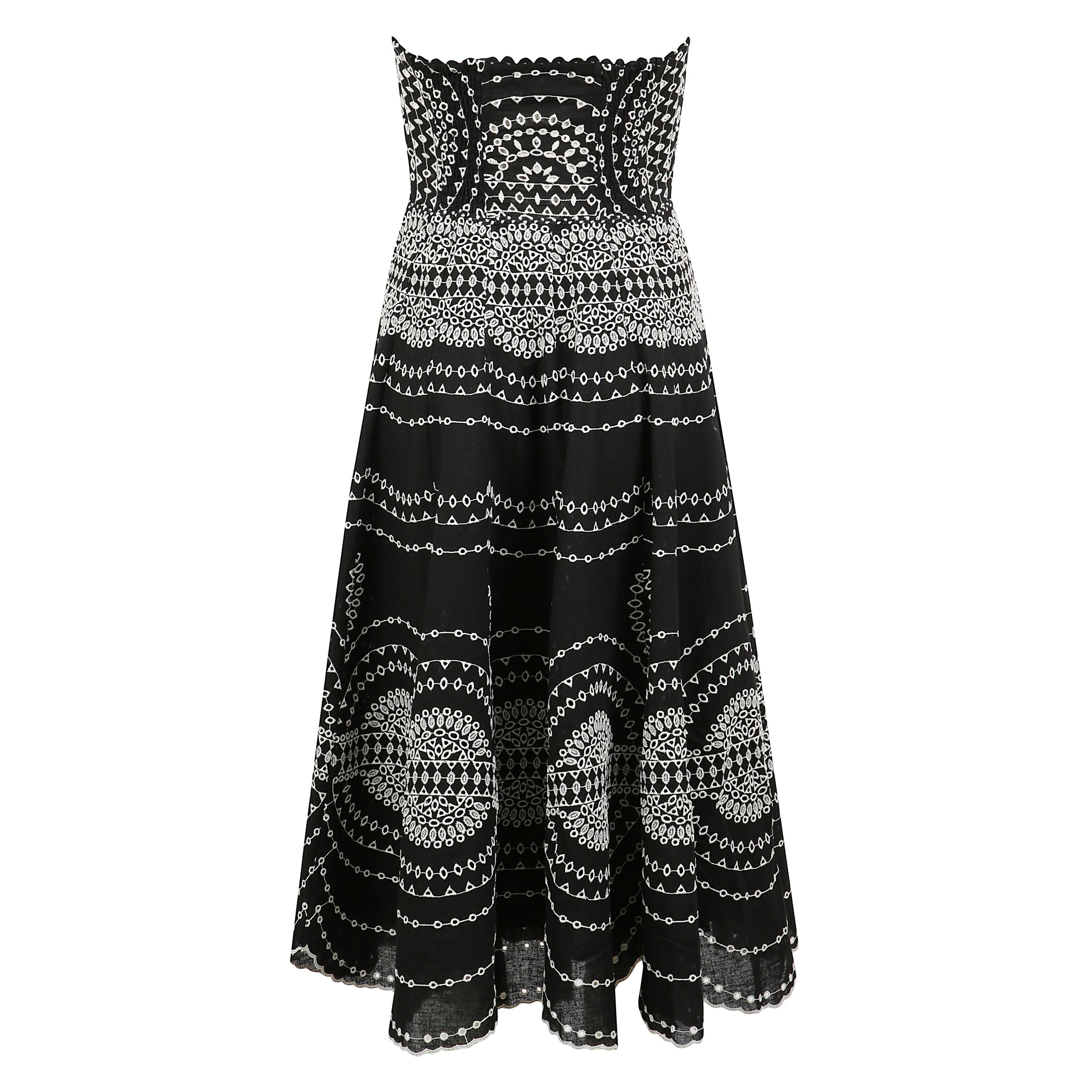 Il lungo abito iris Ã¨ una dichiarazione di eleganza femminile. realizzato in misto cotone-lino ricamato, il suo corpetto ricamato Ã¨ incorniciato da una scollatura senza spalline. nella parte inferiore, la sua gonna midi aggiunge movimento e solleva la v