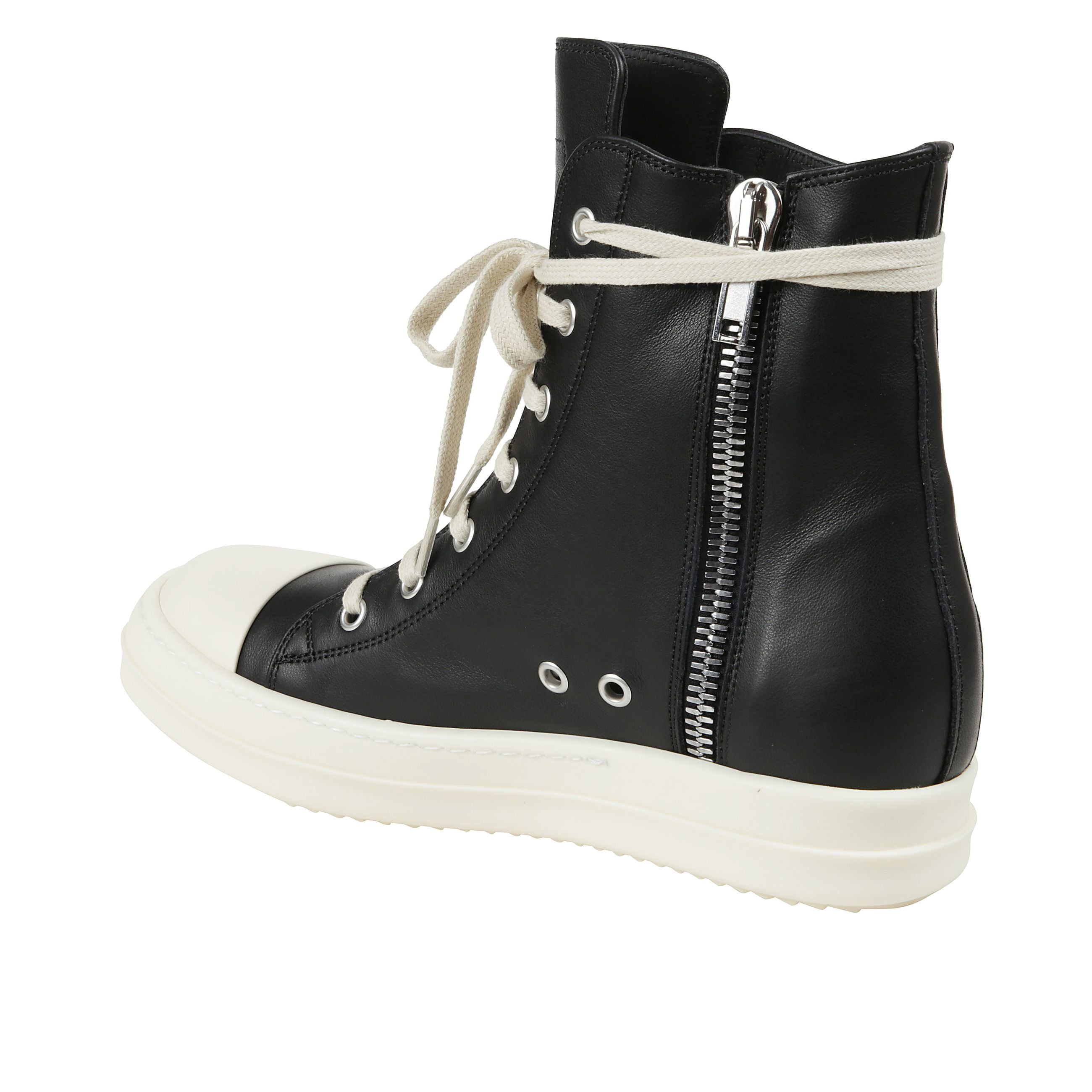 Sneakers high-top in pelle. punta tonda in gomma rinforzata. chiusura con zip laterale metallica e allacciatura frontale con linguetta alta. suola a cassetta in gomma con dente di squalo.