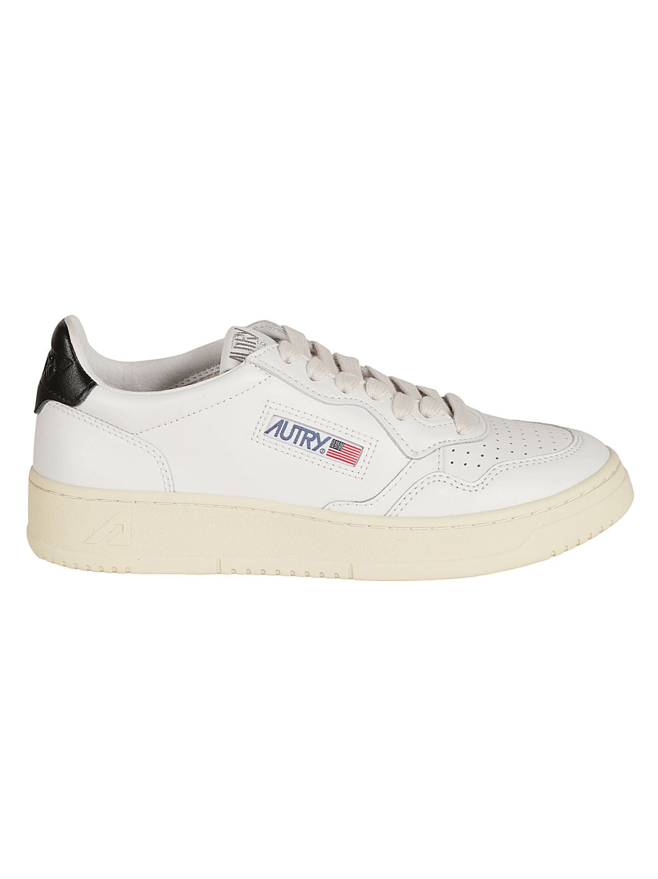 La sneakers medalist Ã¨ l'essenziale quotidiano. il design combina ispirazione legata al tennis degli anni '80 con materiali di qualitÃ  e forme dinamiche, che si adattano a molteplici look e garantiscono un ottimo comfort.
questa scarpa da ginnastica da 