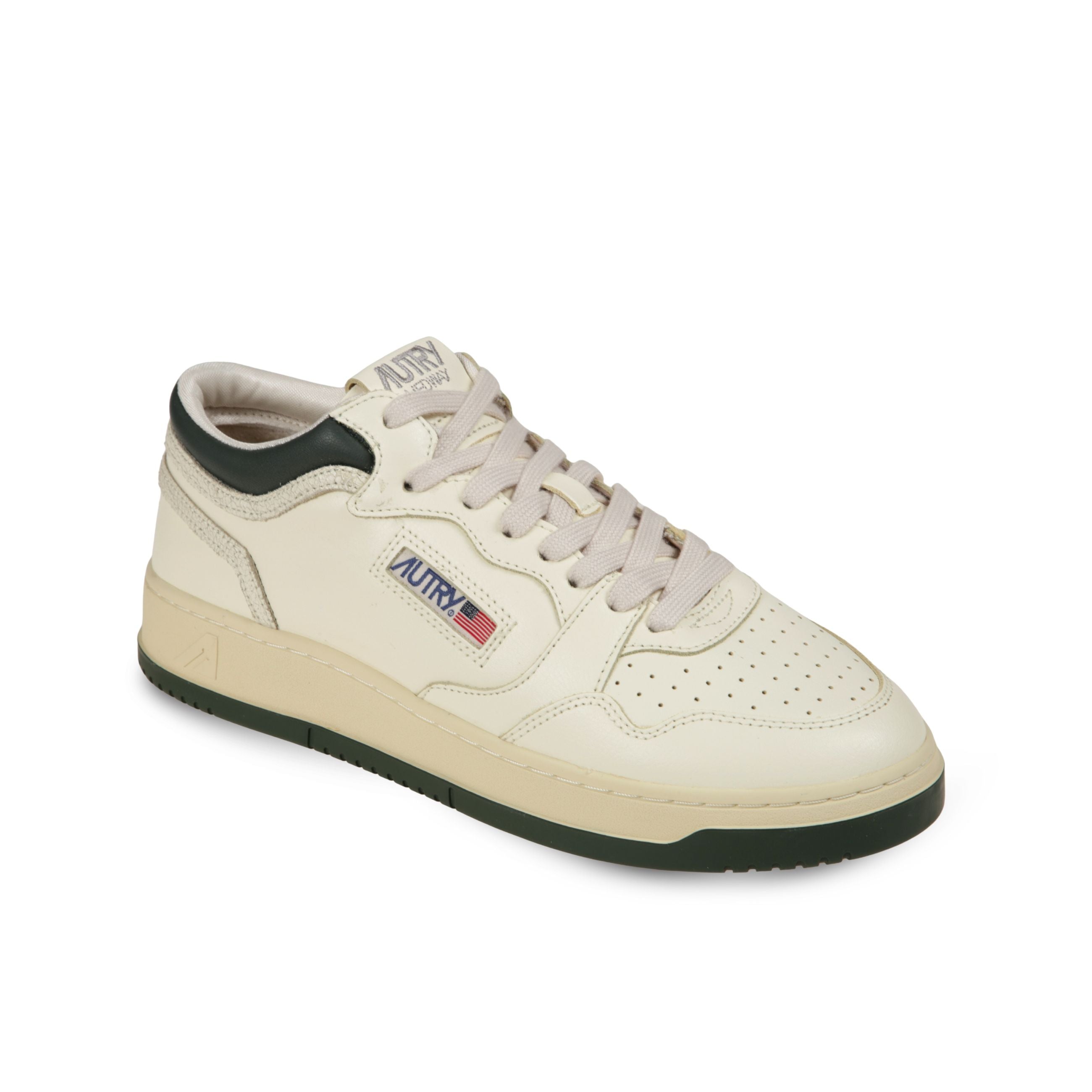 Sneakers autry med-way. modello in pelle con microfori sul davanti ed inserti in pelle a contrasto su suola e talloncino.