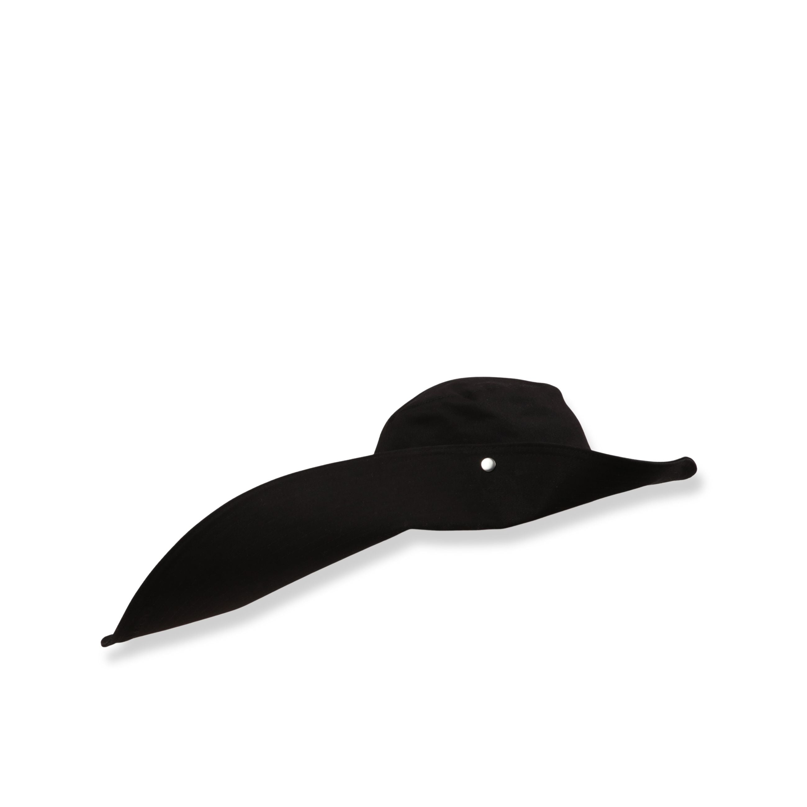 Cappello the attico in tessuto leggero e traspirante. tesa asimmetrica, che si allunga sul retro, regolabile sui lati con bottone a pressione.