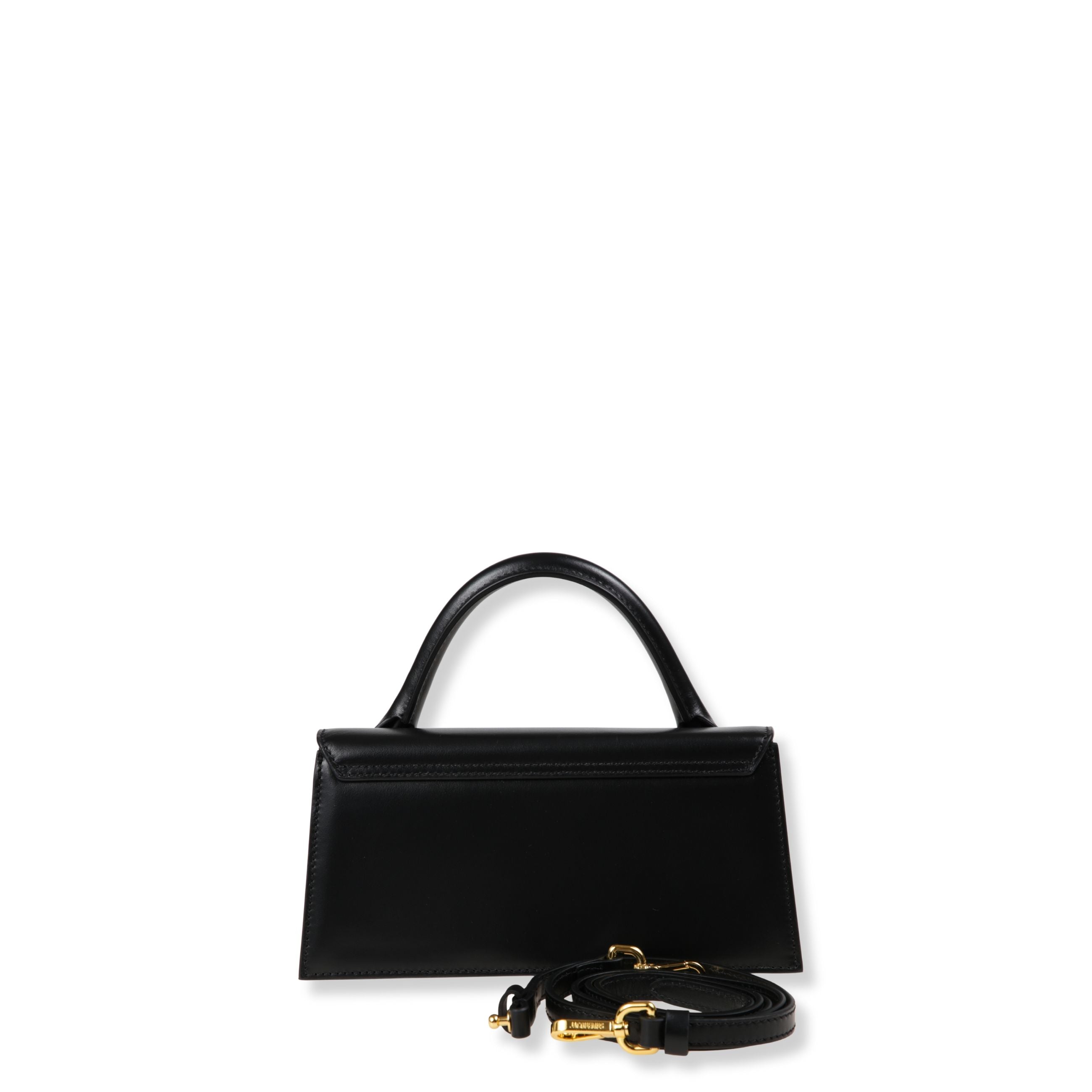 Le chiquito long. struttura in pelle liscia, chiusura con patta frontale. manico arcuato. dotata di tracolla regolabile removibile.