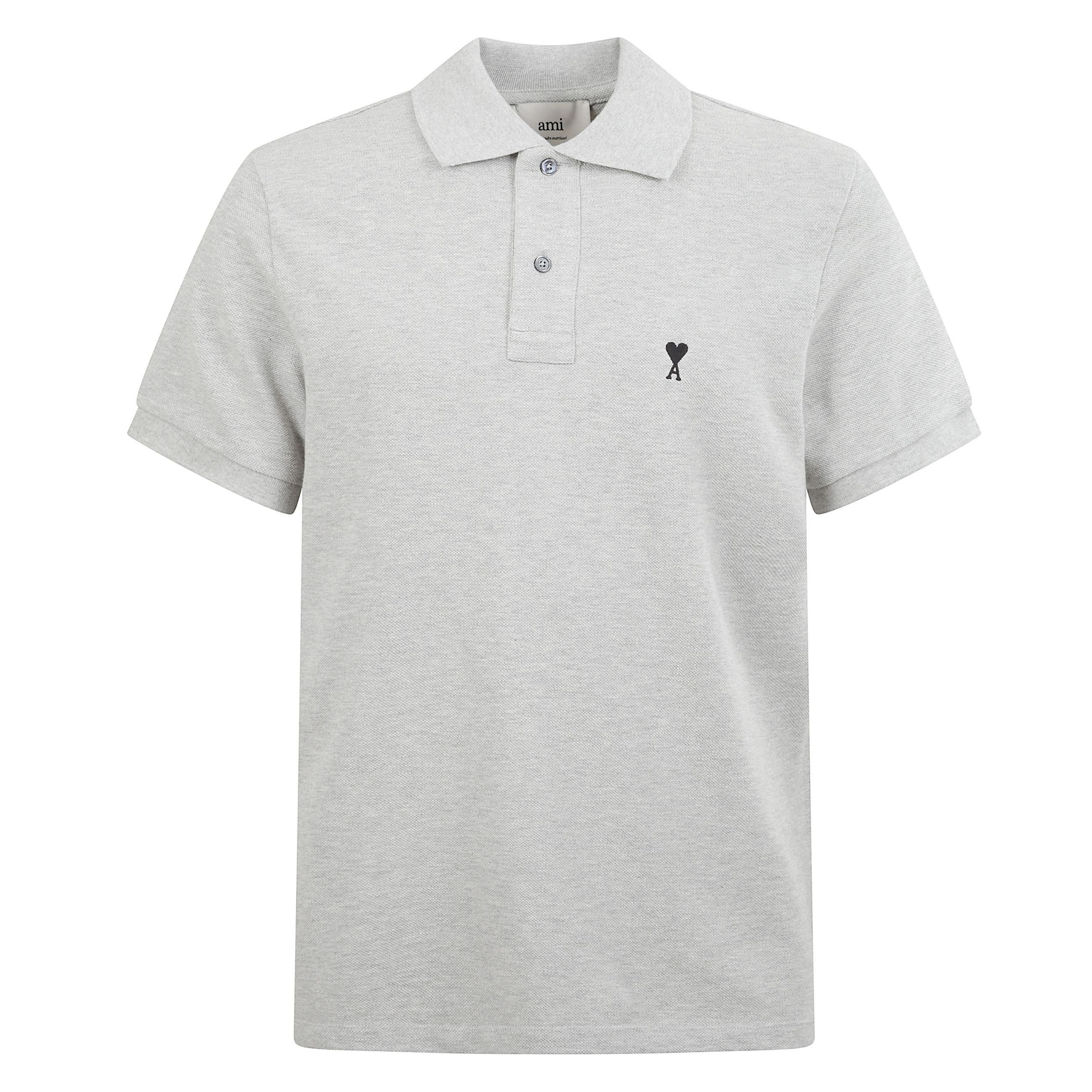 Polo con design essenziale, colletto classico e chiusura a due bottoni. maniche corte con bordi rifiniti. logo ami de coeur ricamato sul petto.