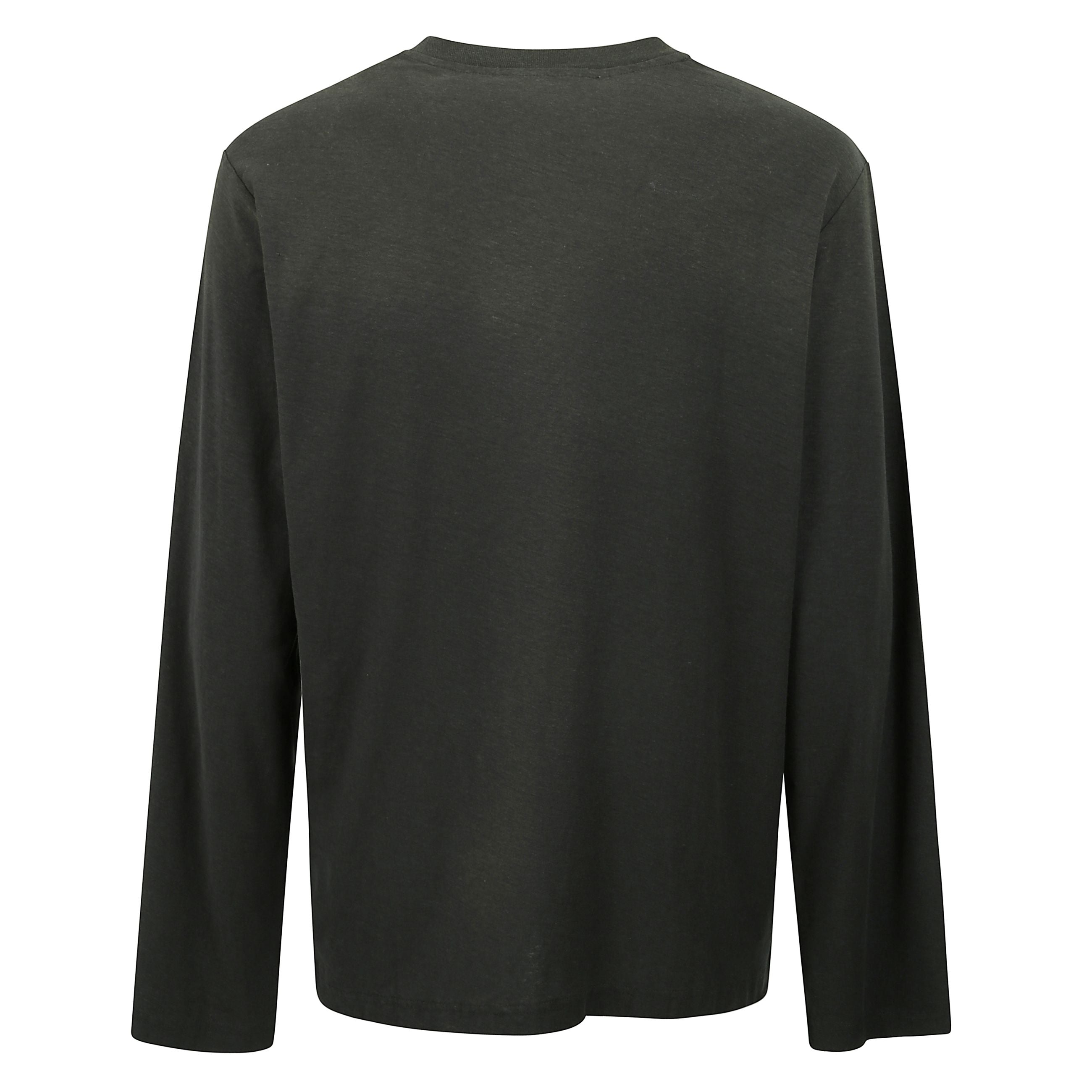 Maglia a maniche lunghe con ispirazione urban-street. realizzata in morbido cotone, si distingue per il design pulito e la scollatura a girocollo. le spalle cadute garantiscono comfort e disinvoltura, mentre il logo aggiunge un tocco caratteristico senza 