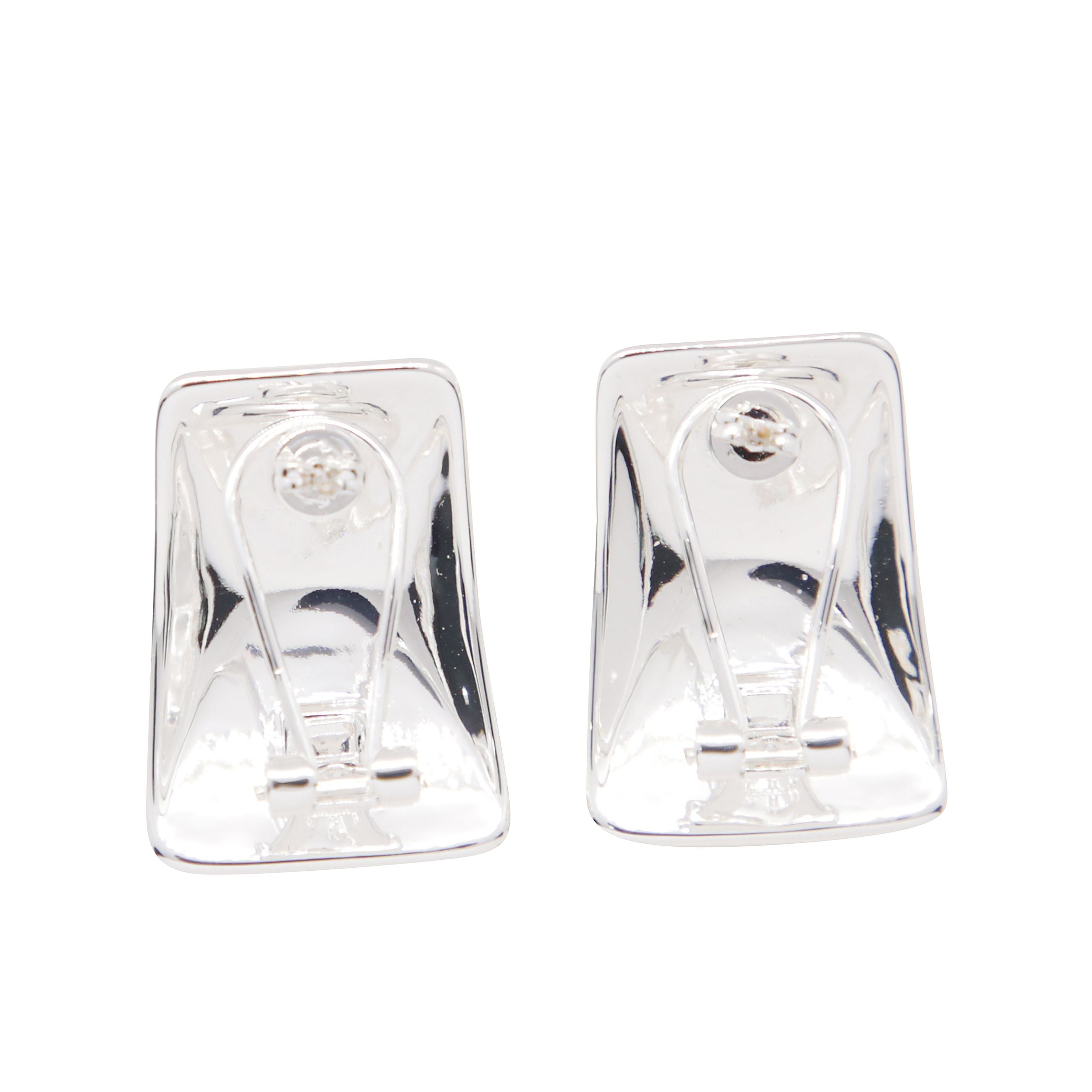 Curved rectangle earrings con finitura lucida e chiusura a perno