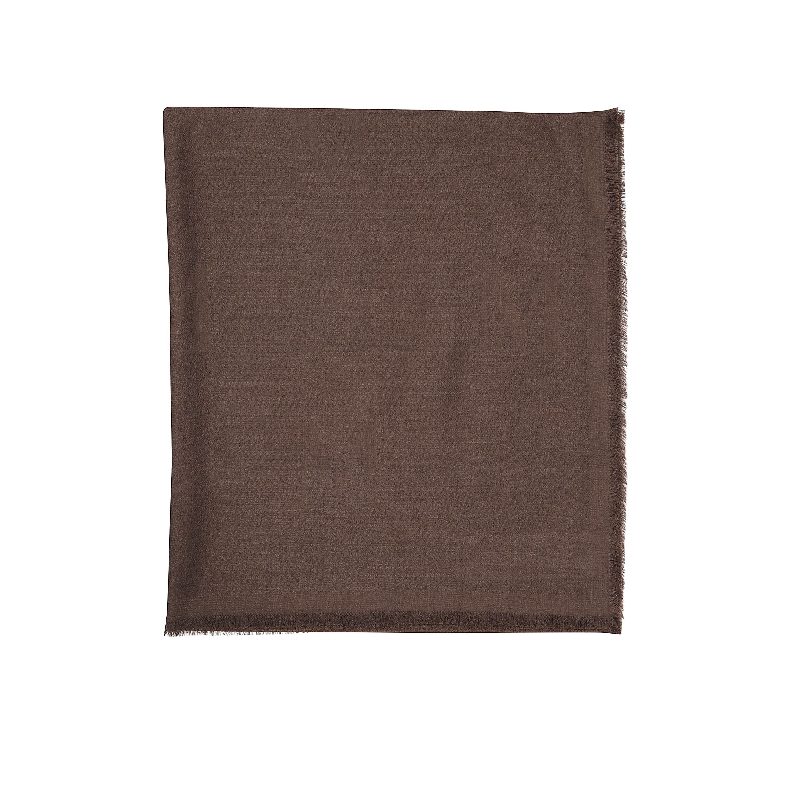 Stola in una combinazione di lana e seta rifinita con bordi sfrangiati.