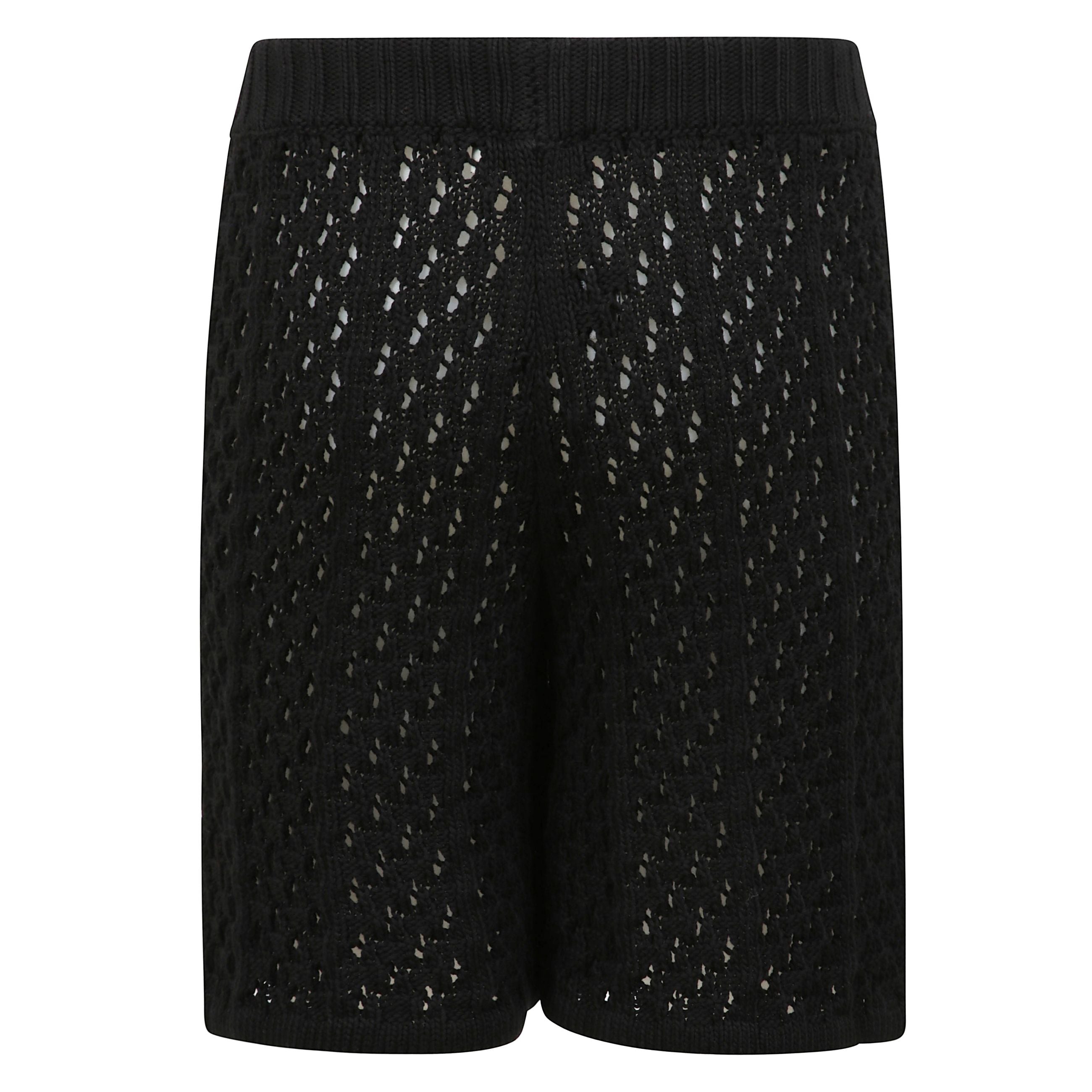 Shorts crochet in filato di cotone presenta una vita a coste con coulisse regolabile.
