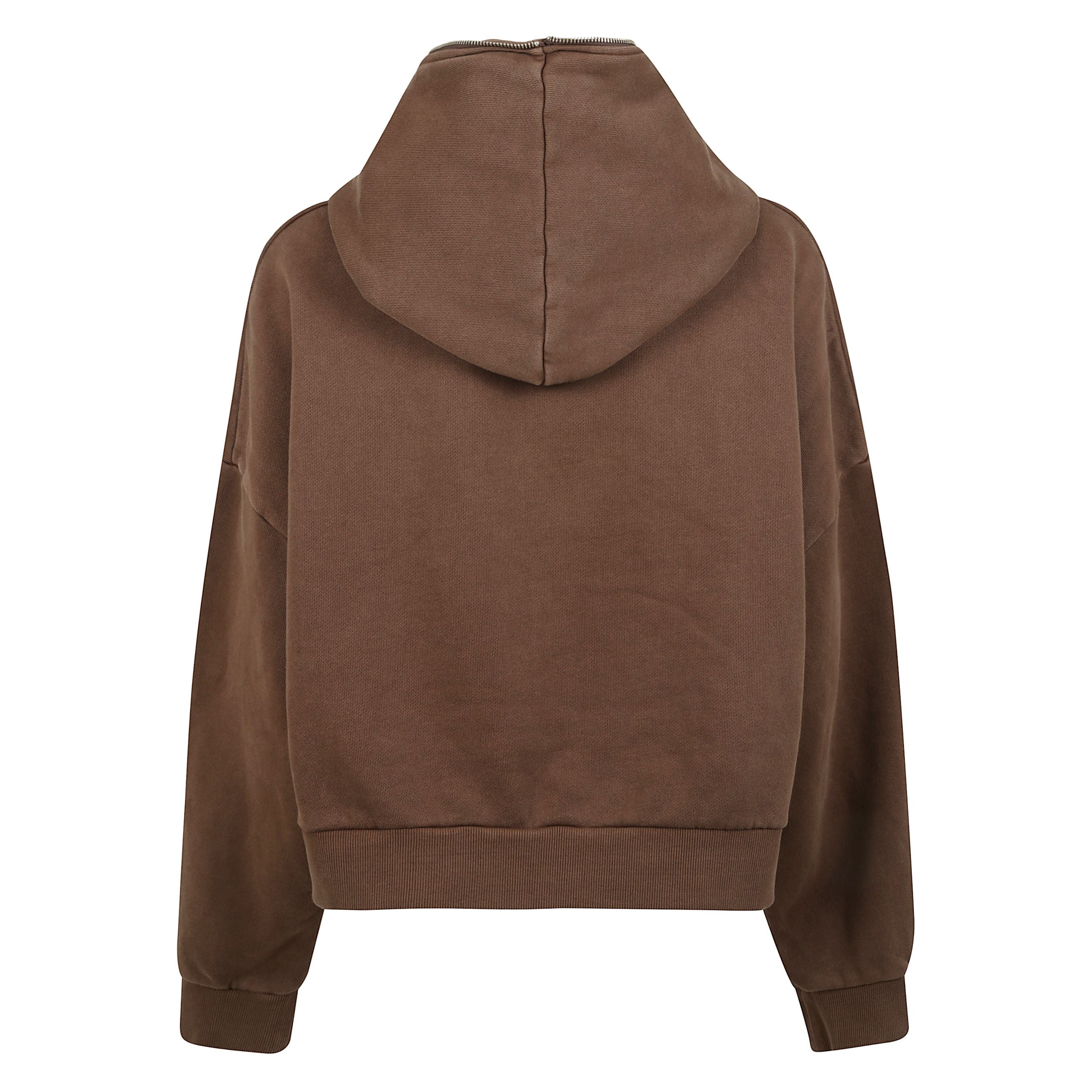 Eternal zip brunette realizzato con materiale resistente e un design elegante con cerniera, offre comfort e funzionalitÃ .