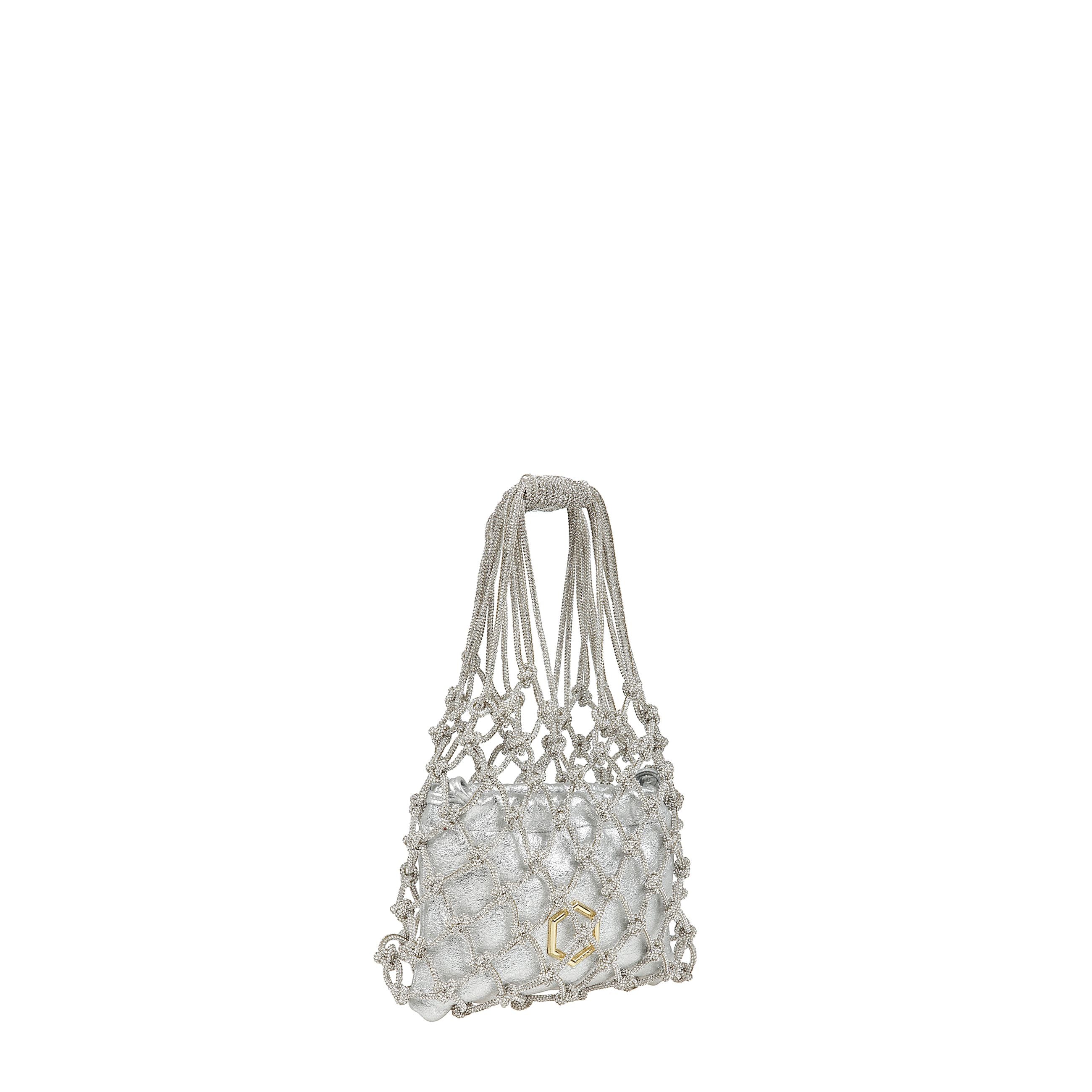 Borsa gioiello caratterizzata da una rete intrecciata con un prezioso filo di cristalli e da una pochette interna in tinta