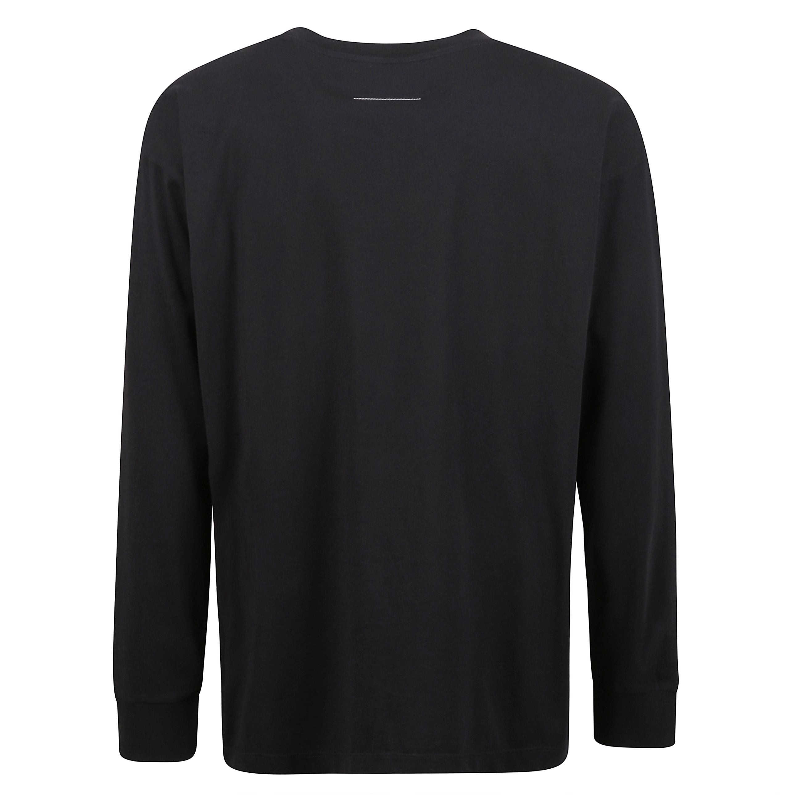 Maglia a maniche lunghe con girocollo rotondo e linea spalle abbassata. oversize fit. etichetta con logo numerico del brand maison margiela sul davanti.